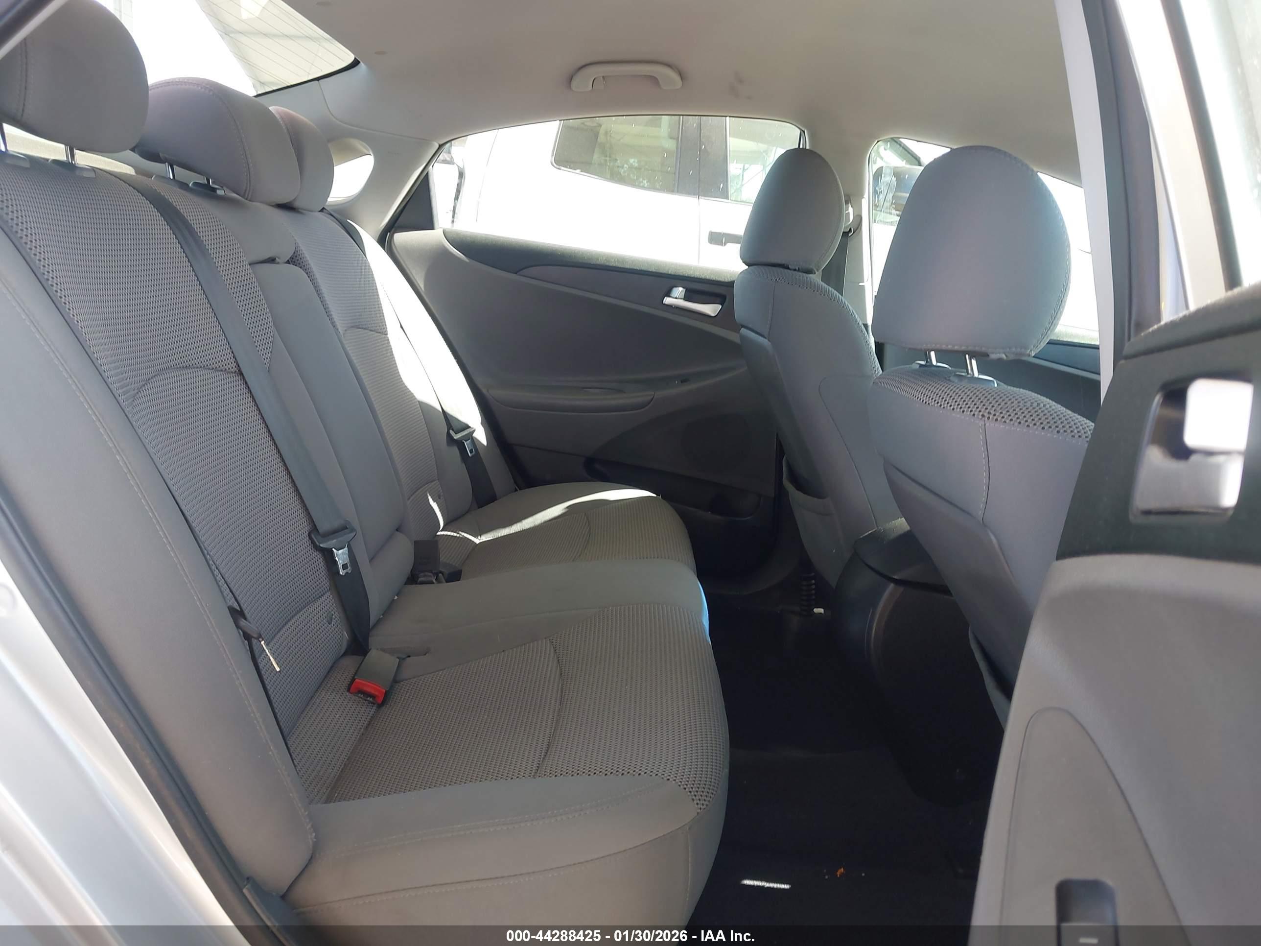 HYUNDAI SONATA image 8