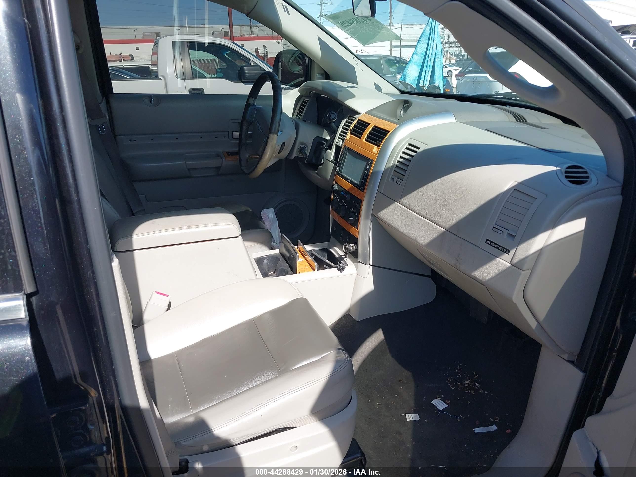 CHRYSLER ASPEN image 5