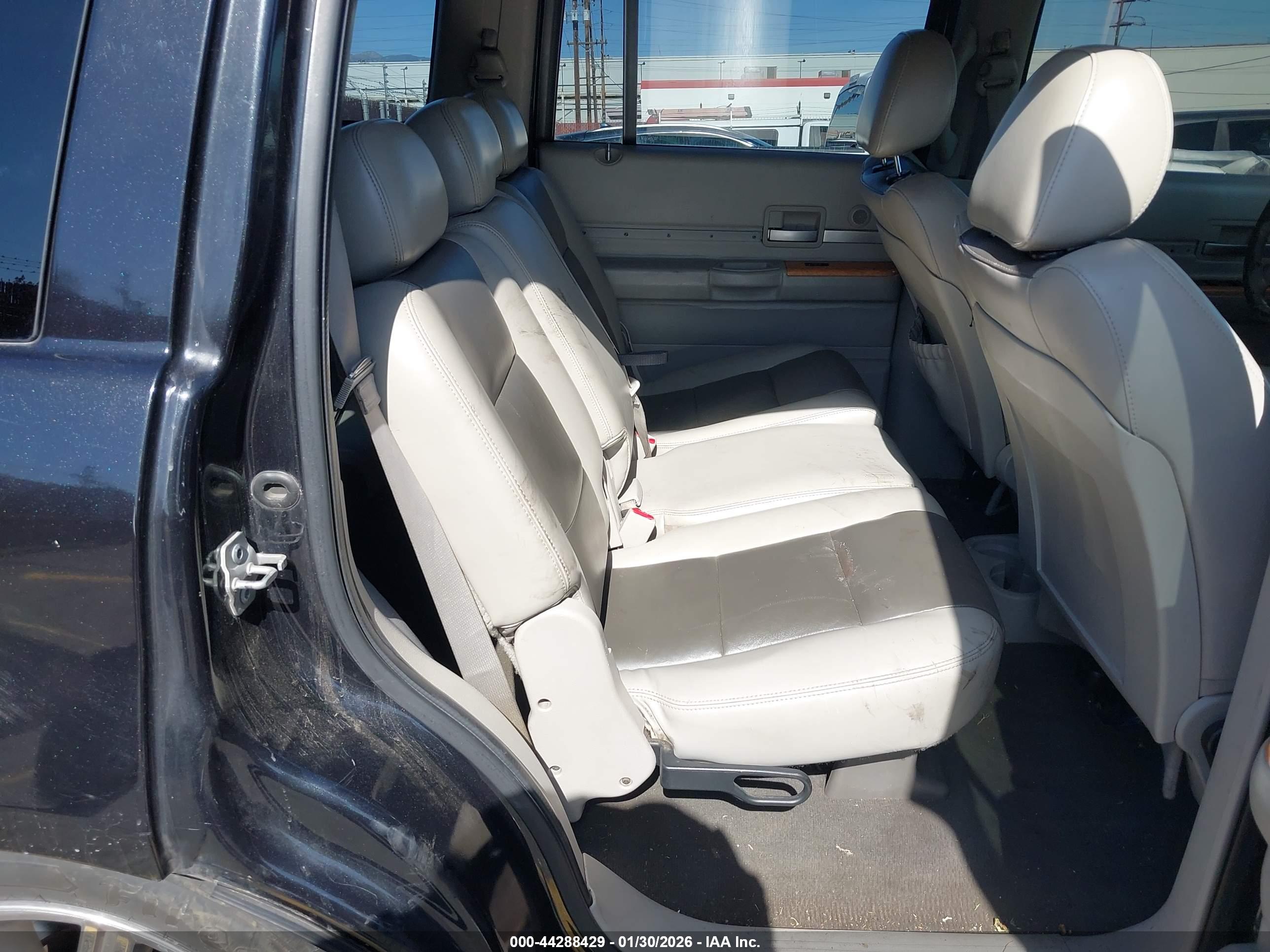 CHRYSLER ASPEN image 8
