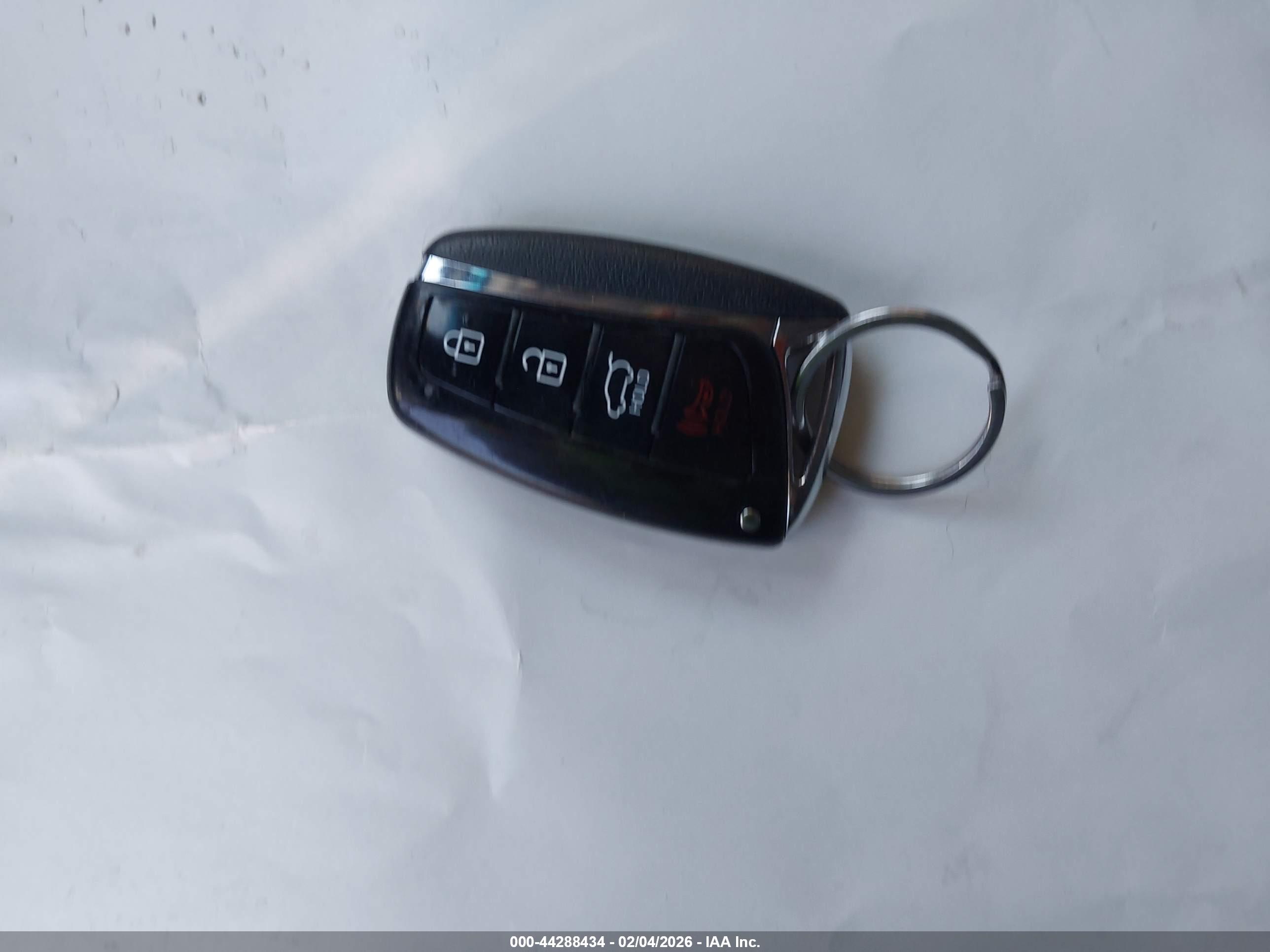 HYUNDAI SANTA image 11