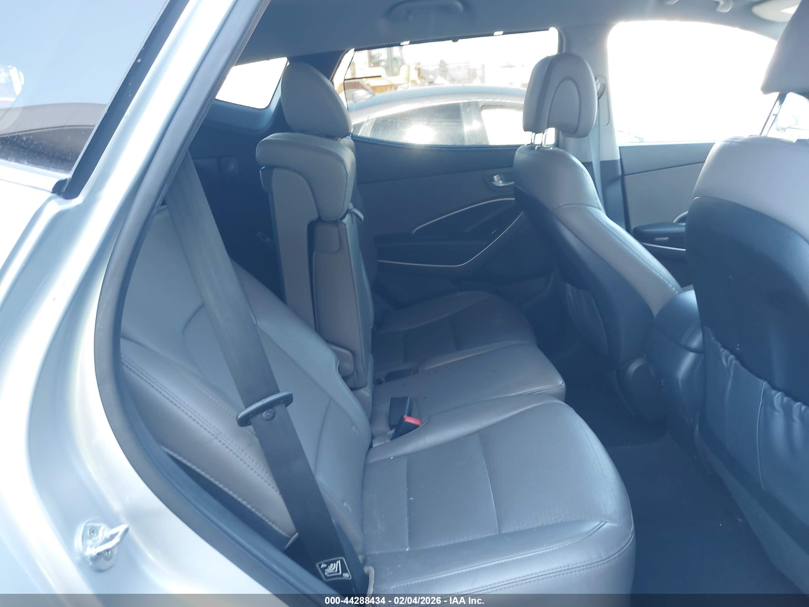 HYUNDAI SANTA image 8