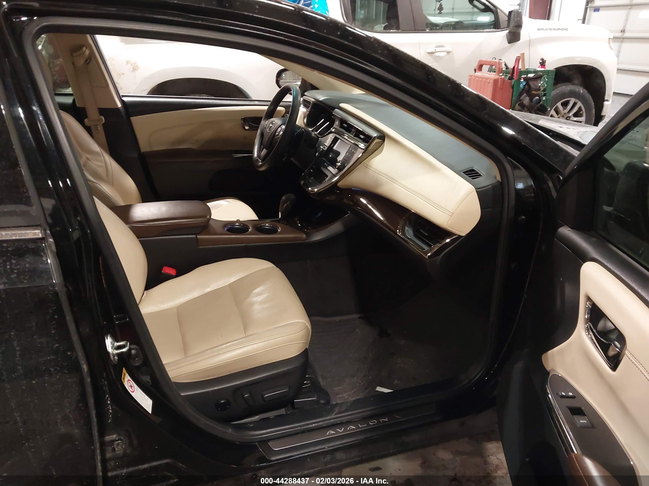 TOYOTA AVALON image 5