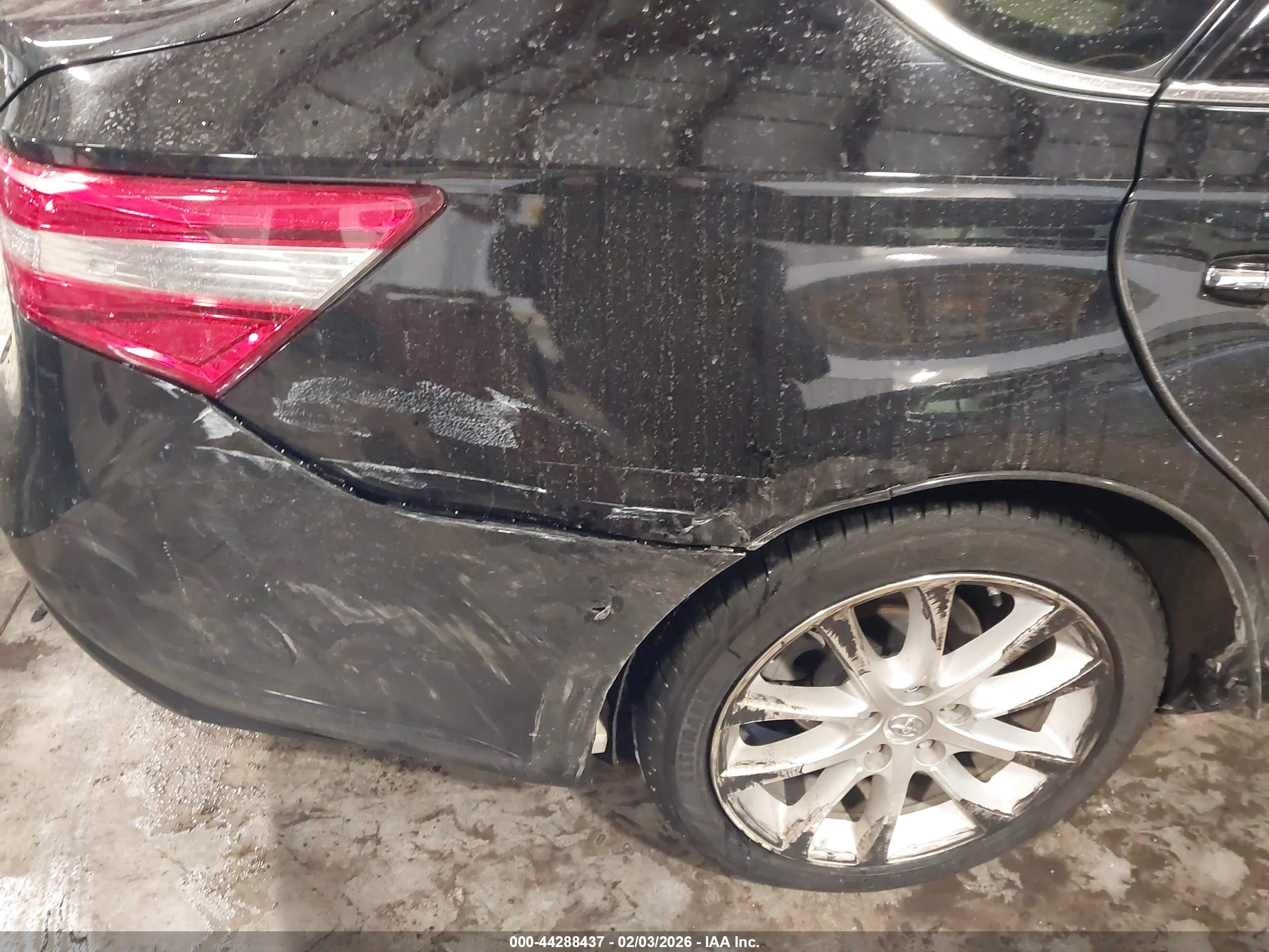 TOYOTA AVALON image 6