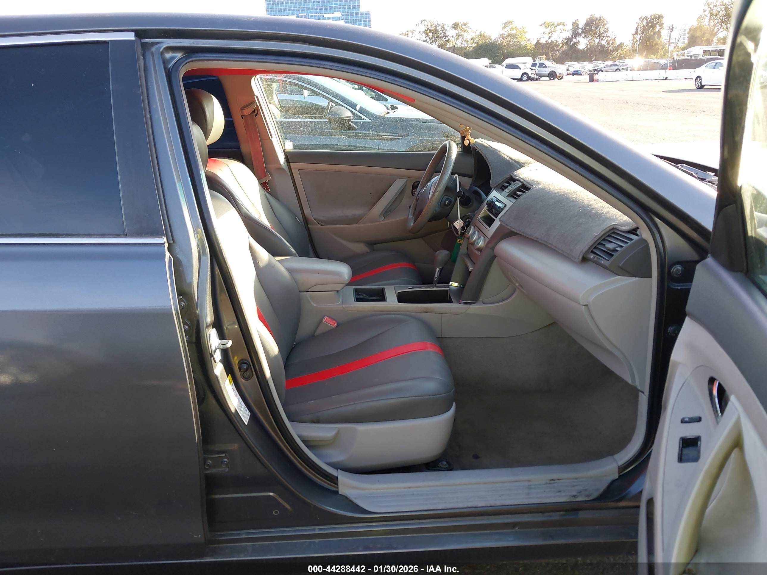 TOYOTA CAMRY image 5