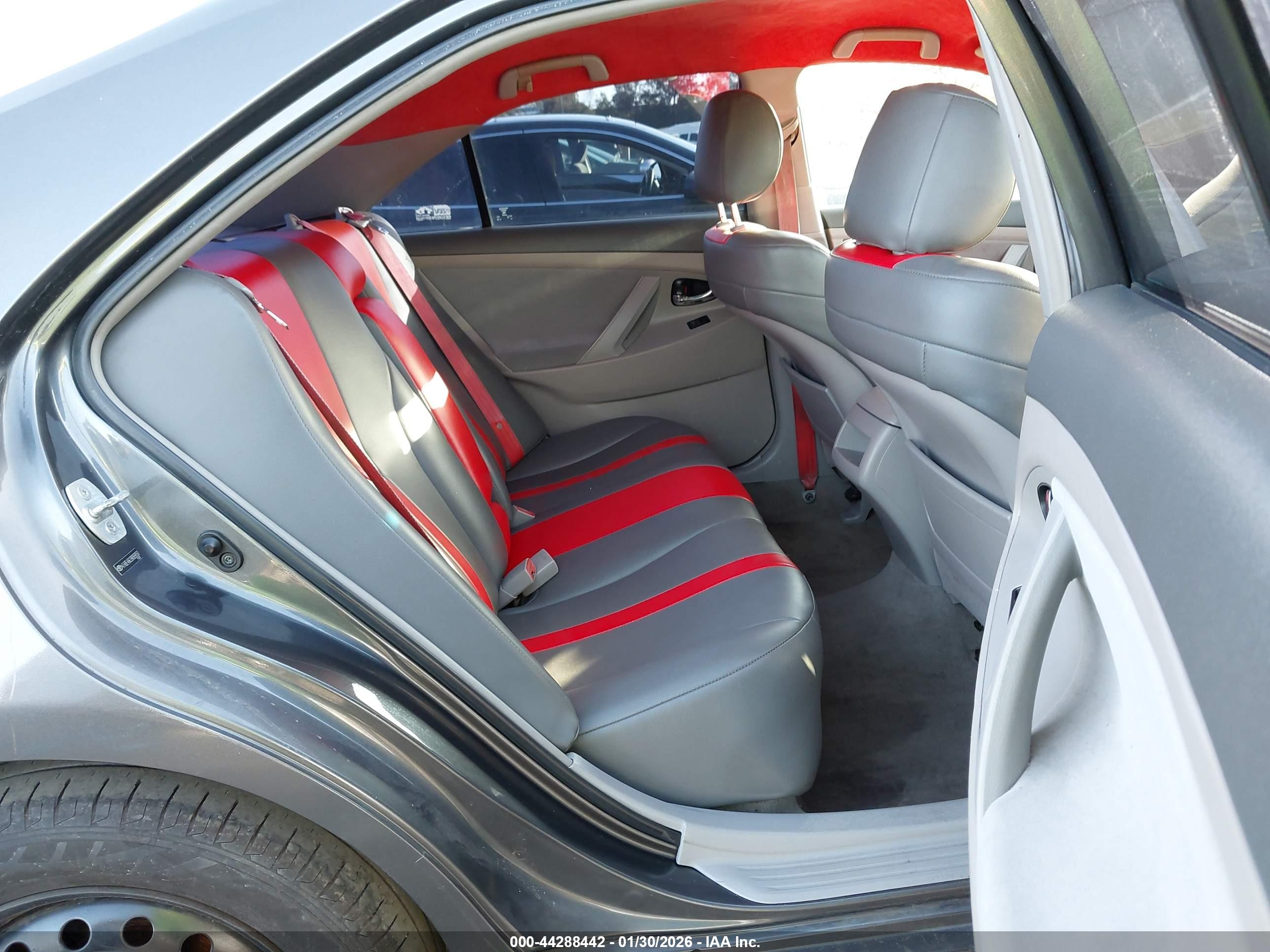 TOYOTA CAMRY image 8
