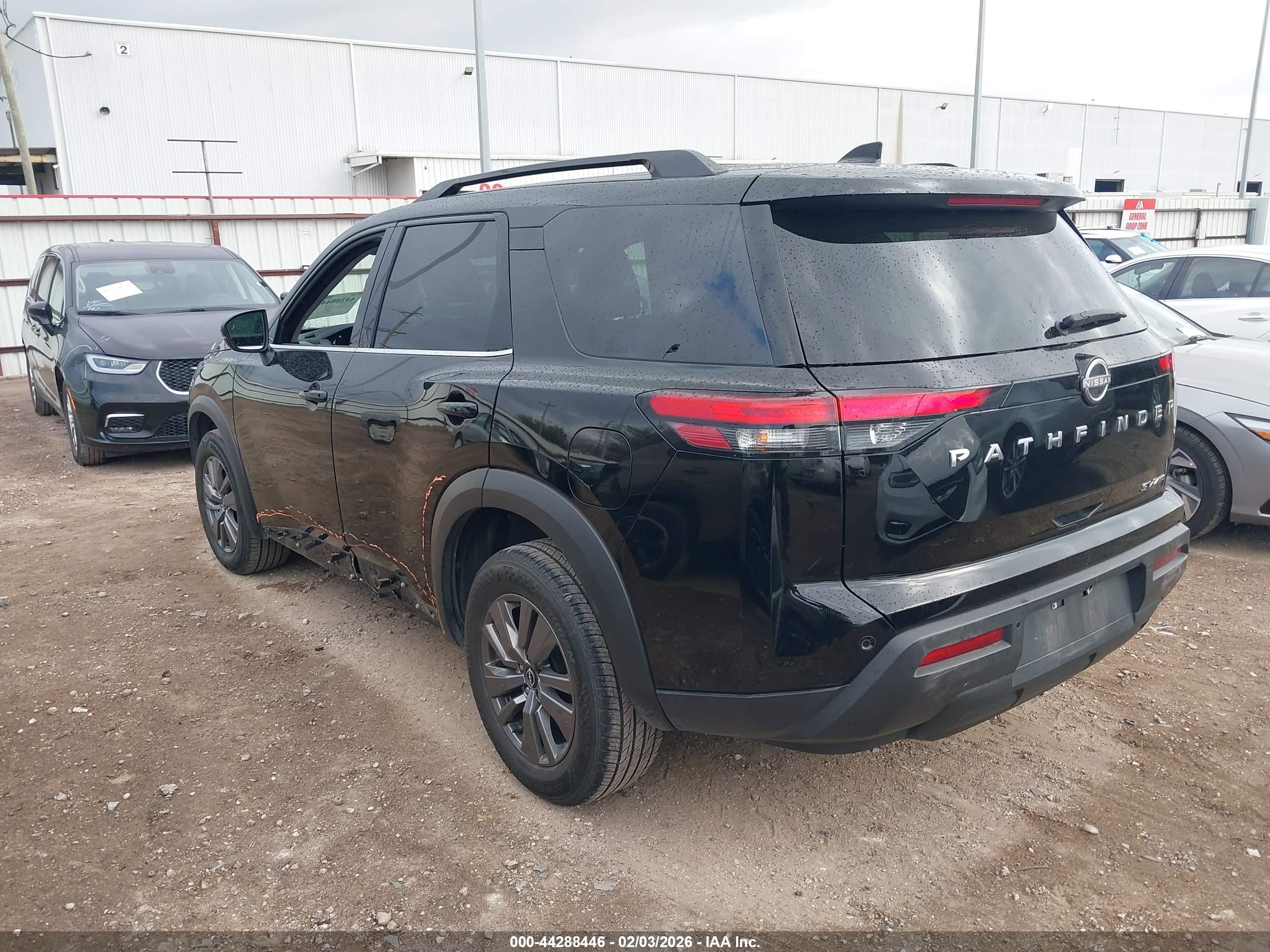 NISSAN PATHFINDER image 3