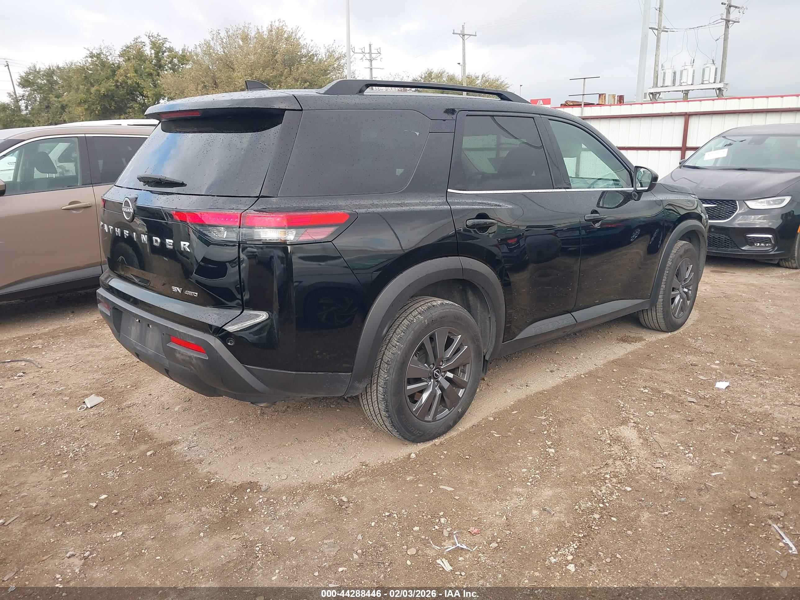 NISSAN PATHFINDER image 4