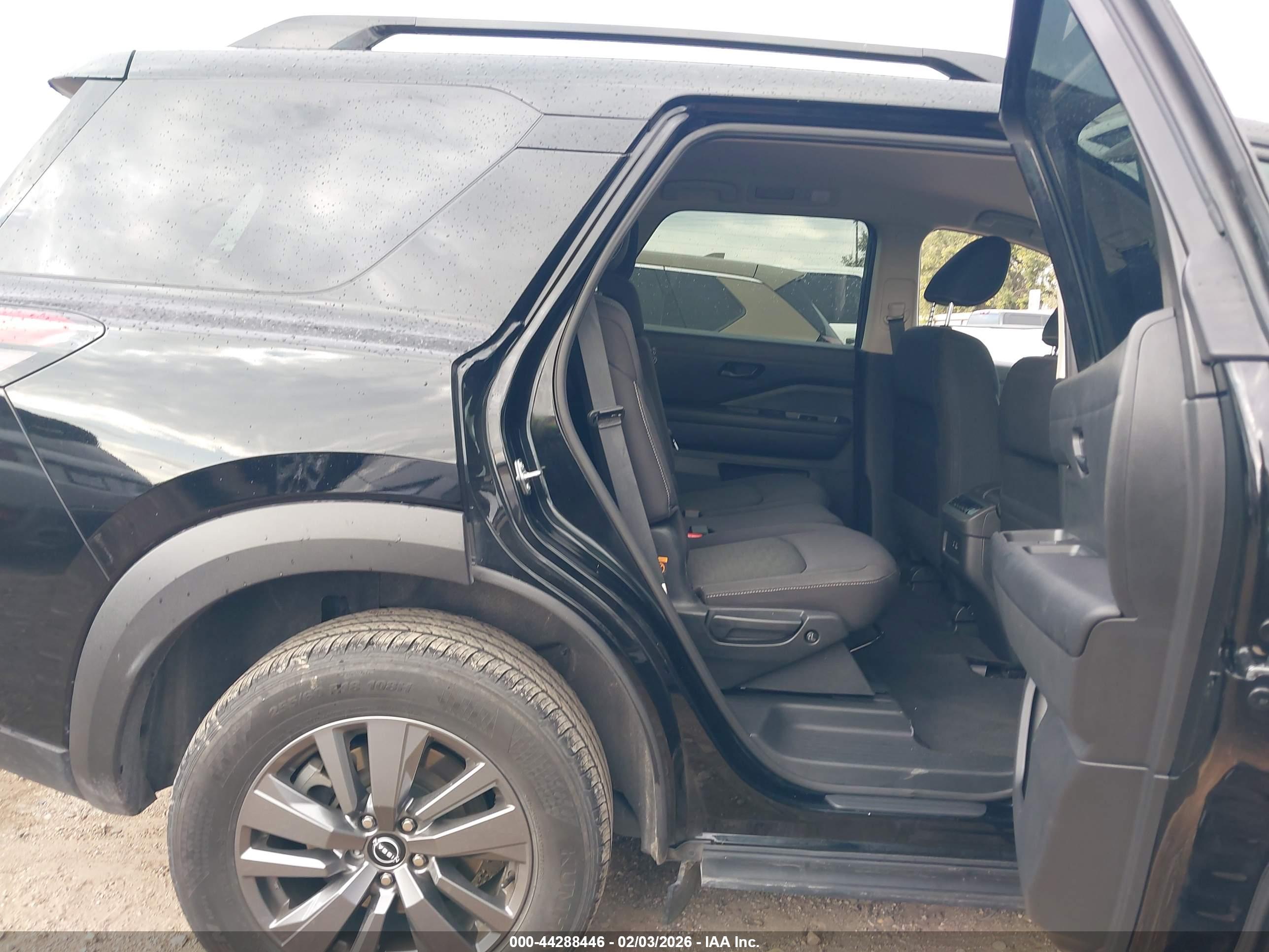 NISSAN PATHFINDER image 8