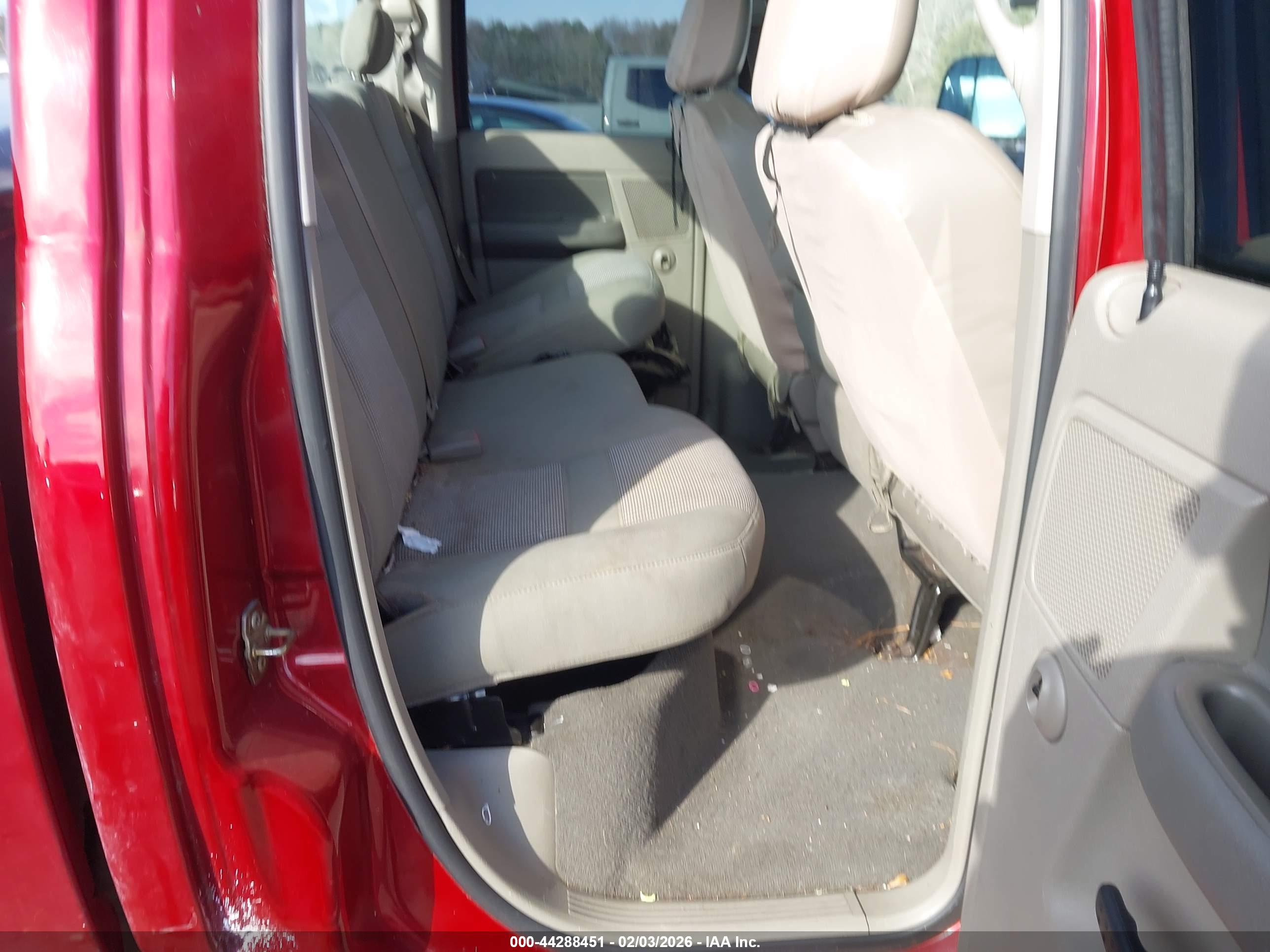 DODGE RAM image 8