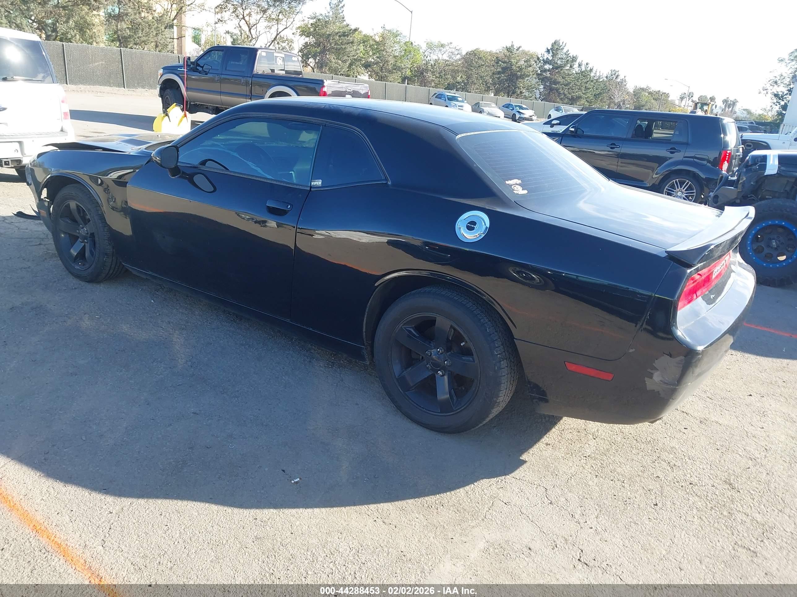 DODGE CHALLENGER image 3