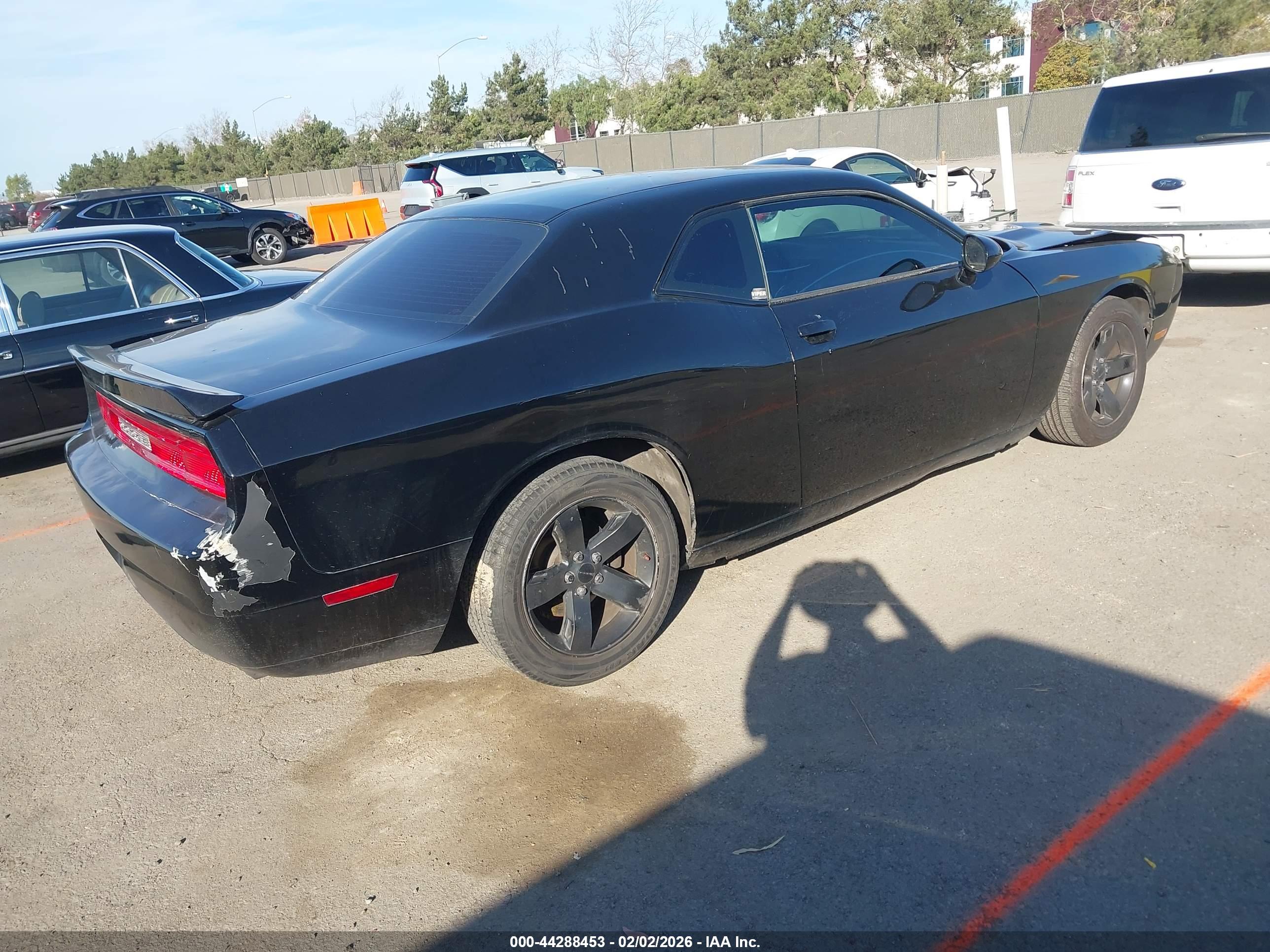 DODGE CHALLENGER image 4