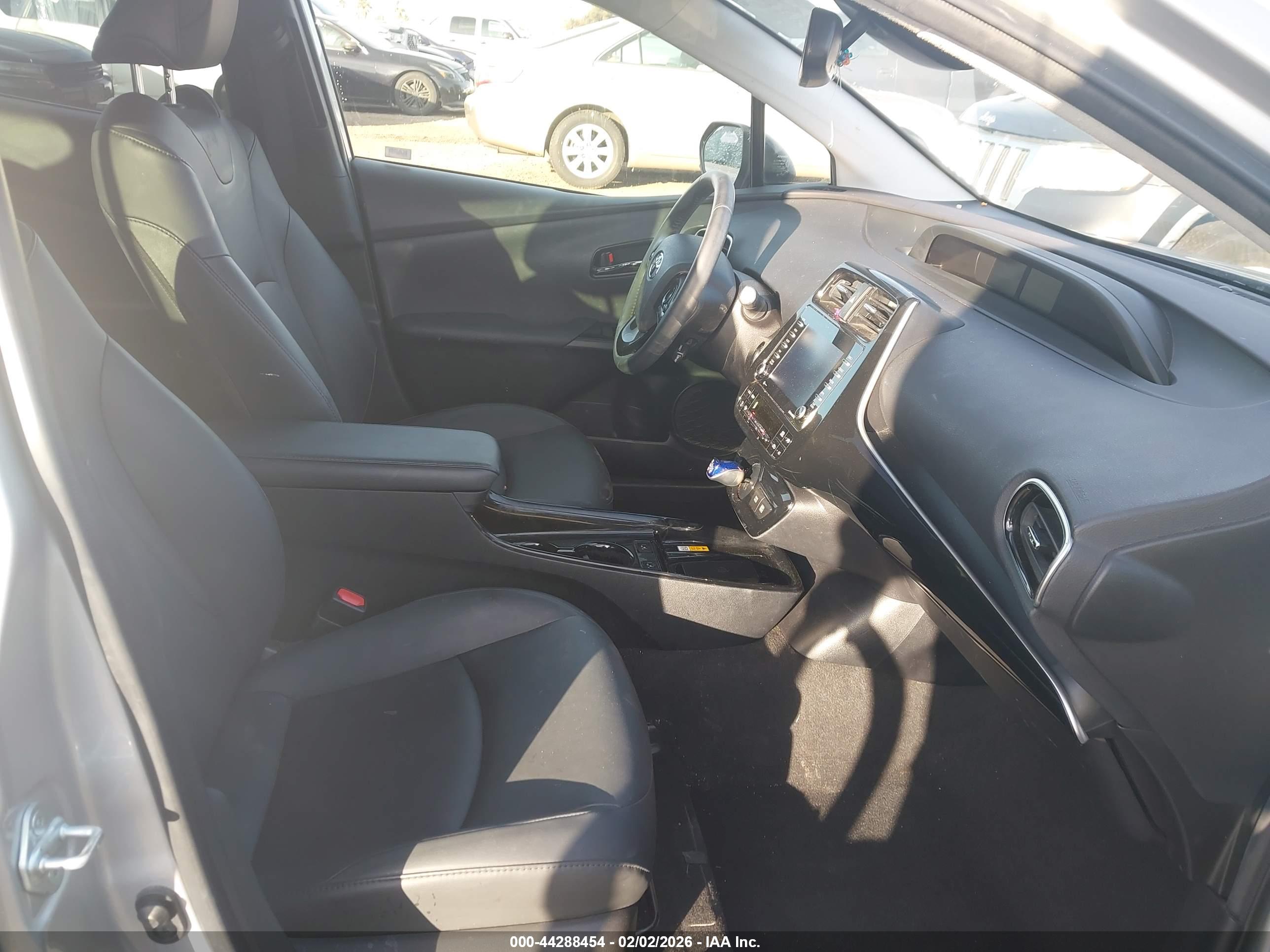 TOYOTA PRIUS image 5