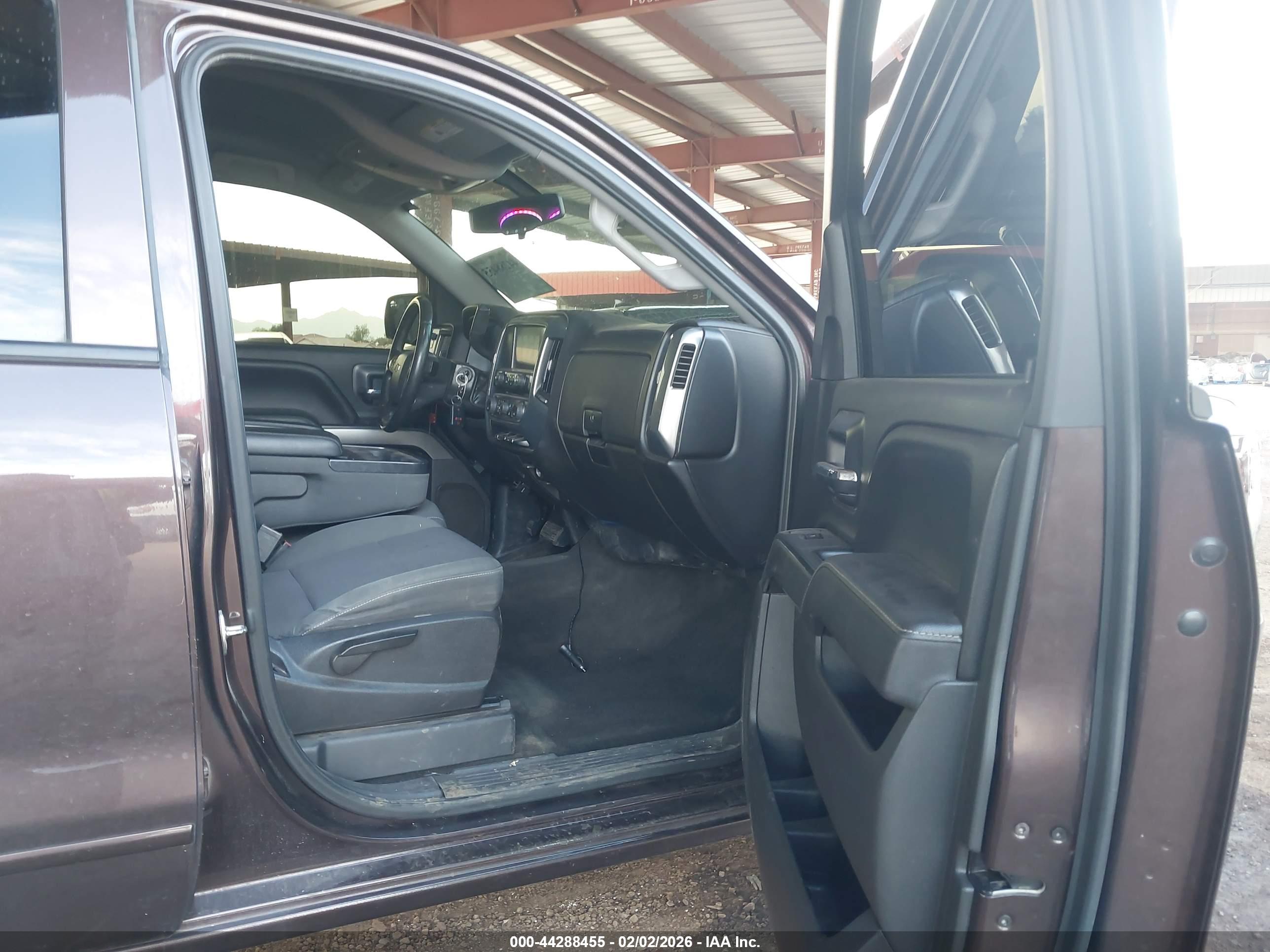 CHEVROLET SILVERADO image 5