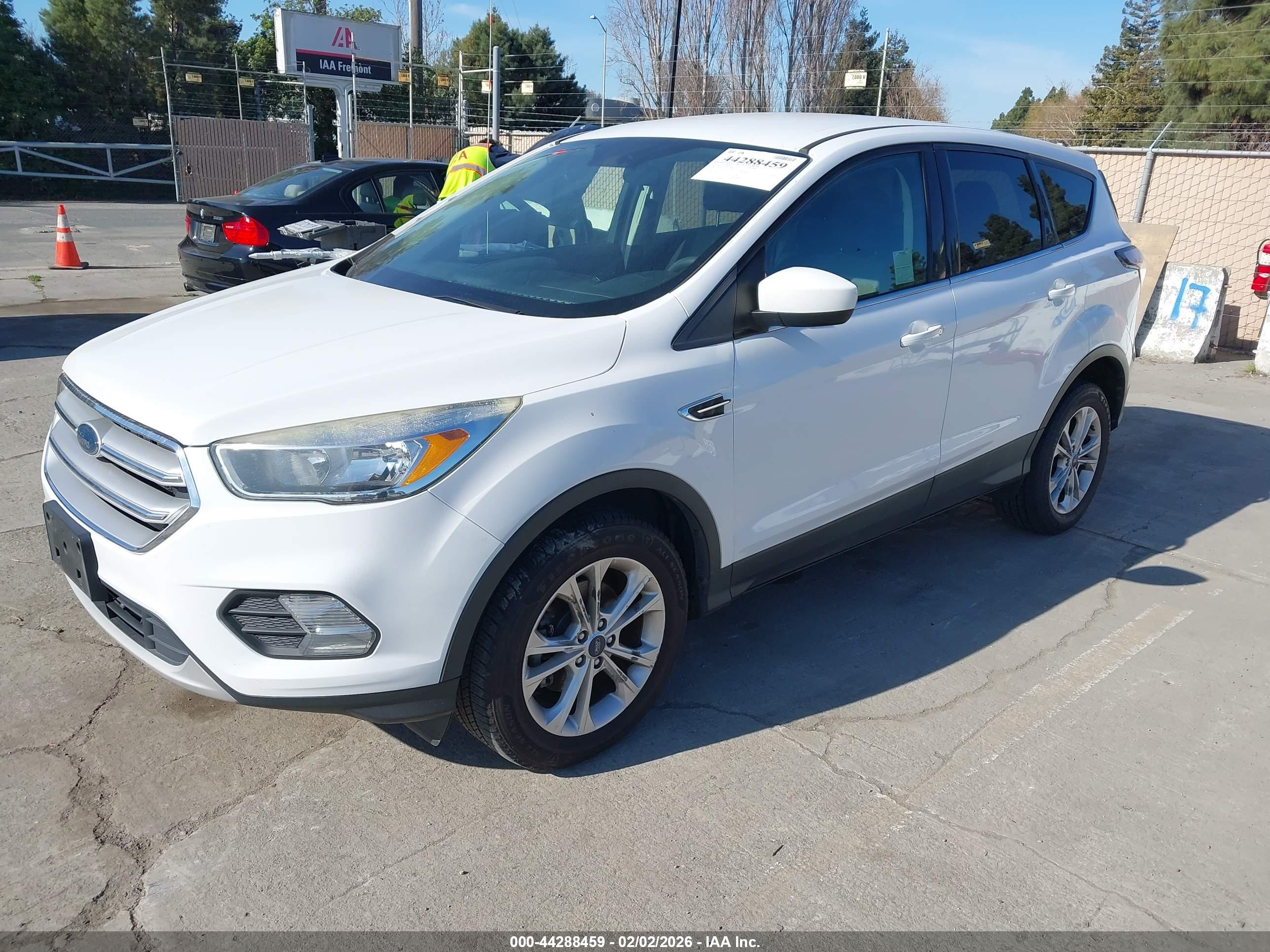 FORD ESCAPE image 2