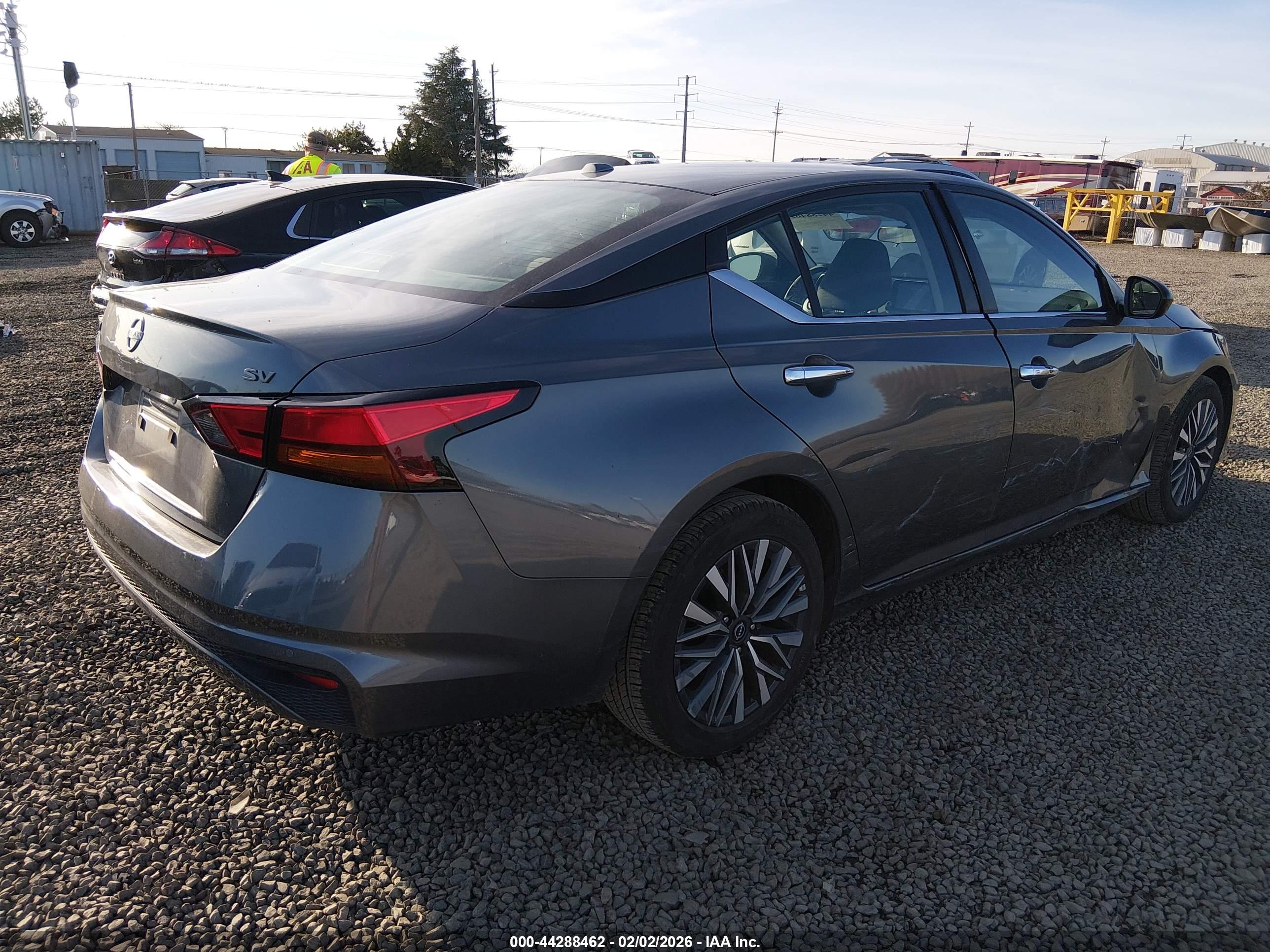 NISSAN ALTIMA image 4