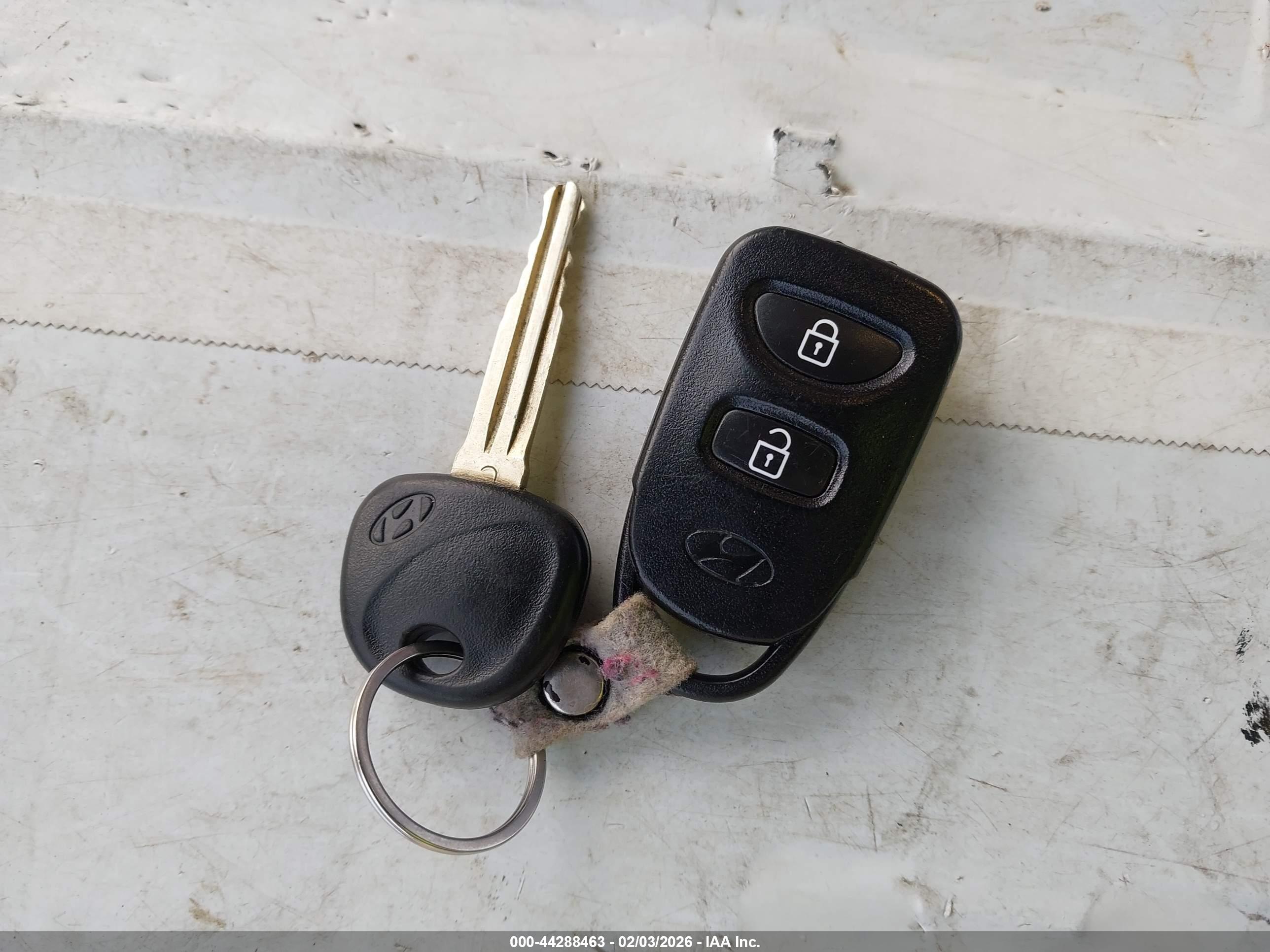 HYUNDAI TUCSON image 11
