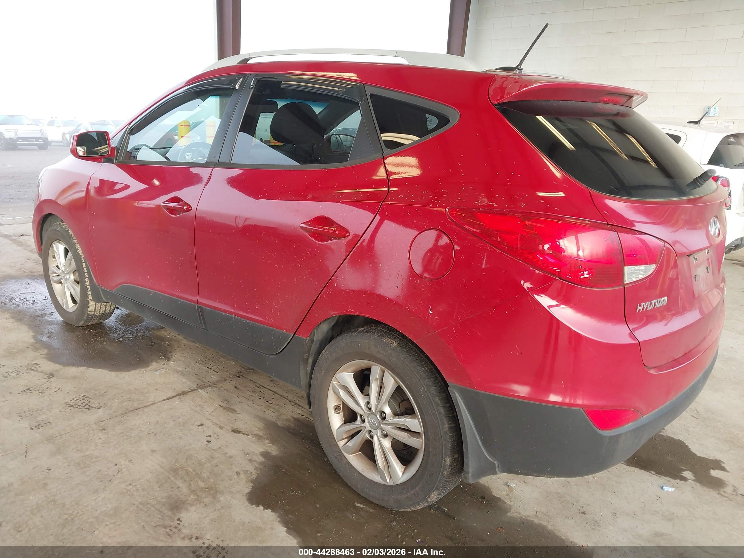 HYUNDAI TUCSON image 3