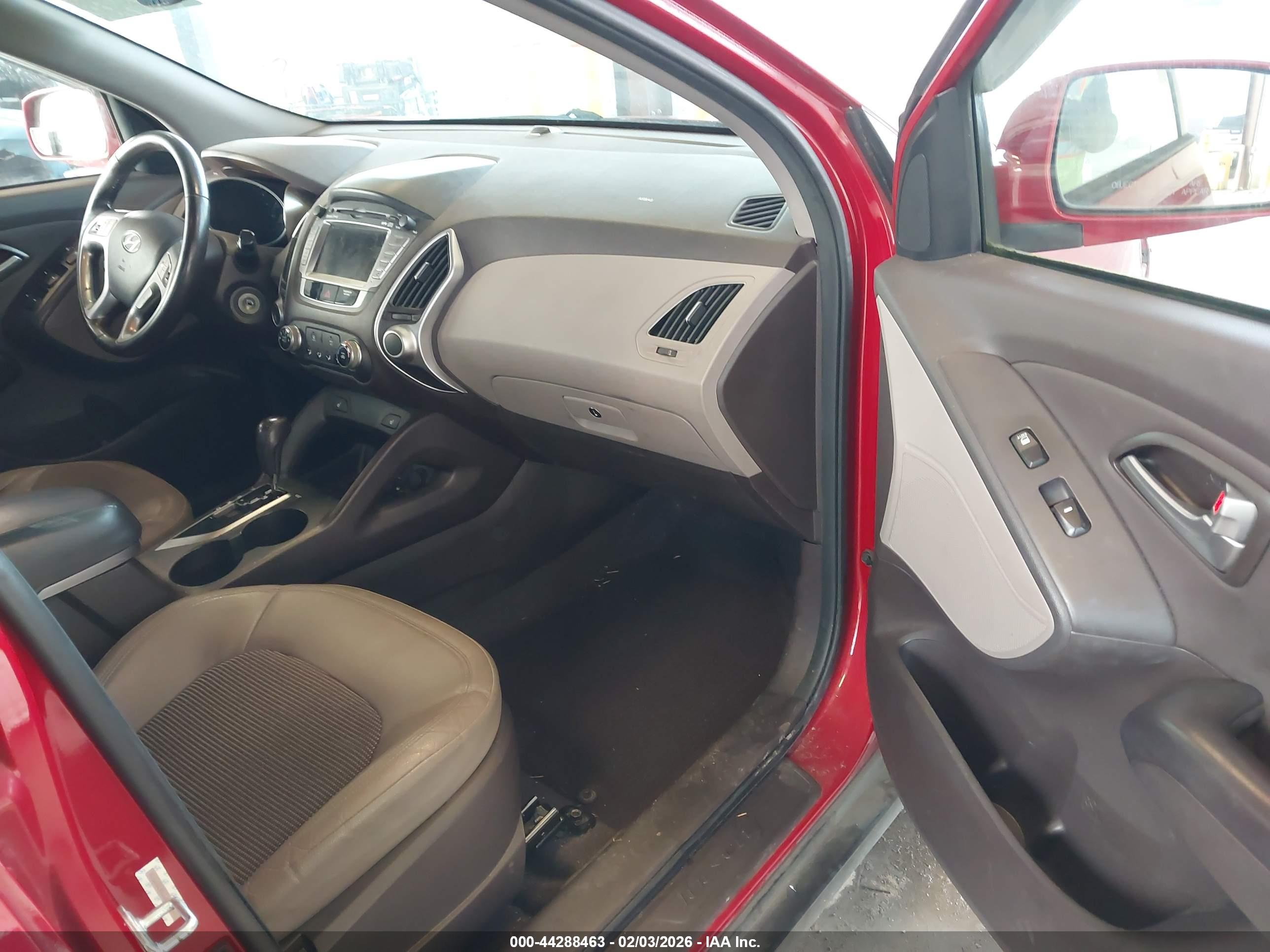 HYUNDAI TUCSON image 5