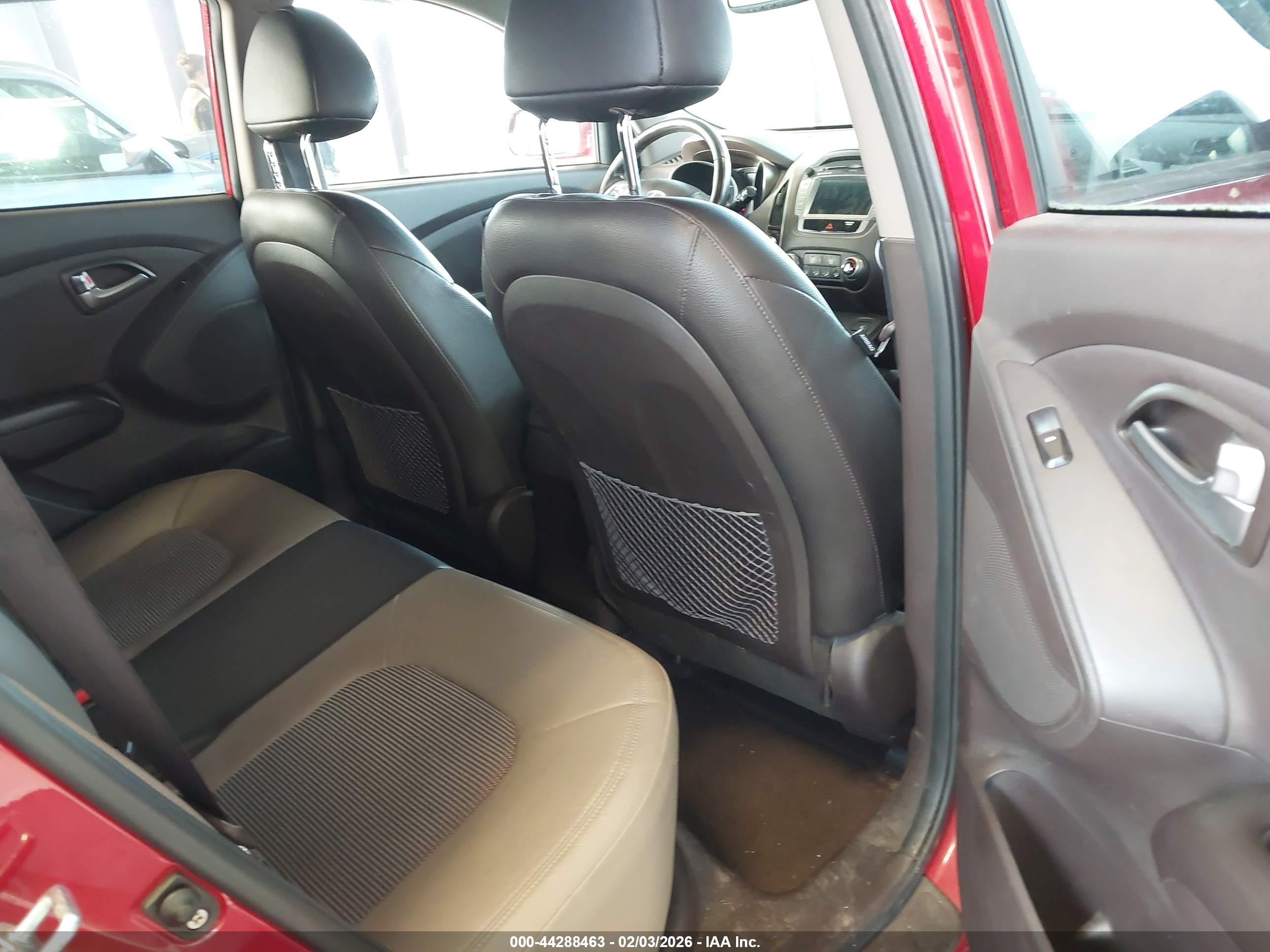 HYUNDAI TUCSON image 8