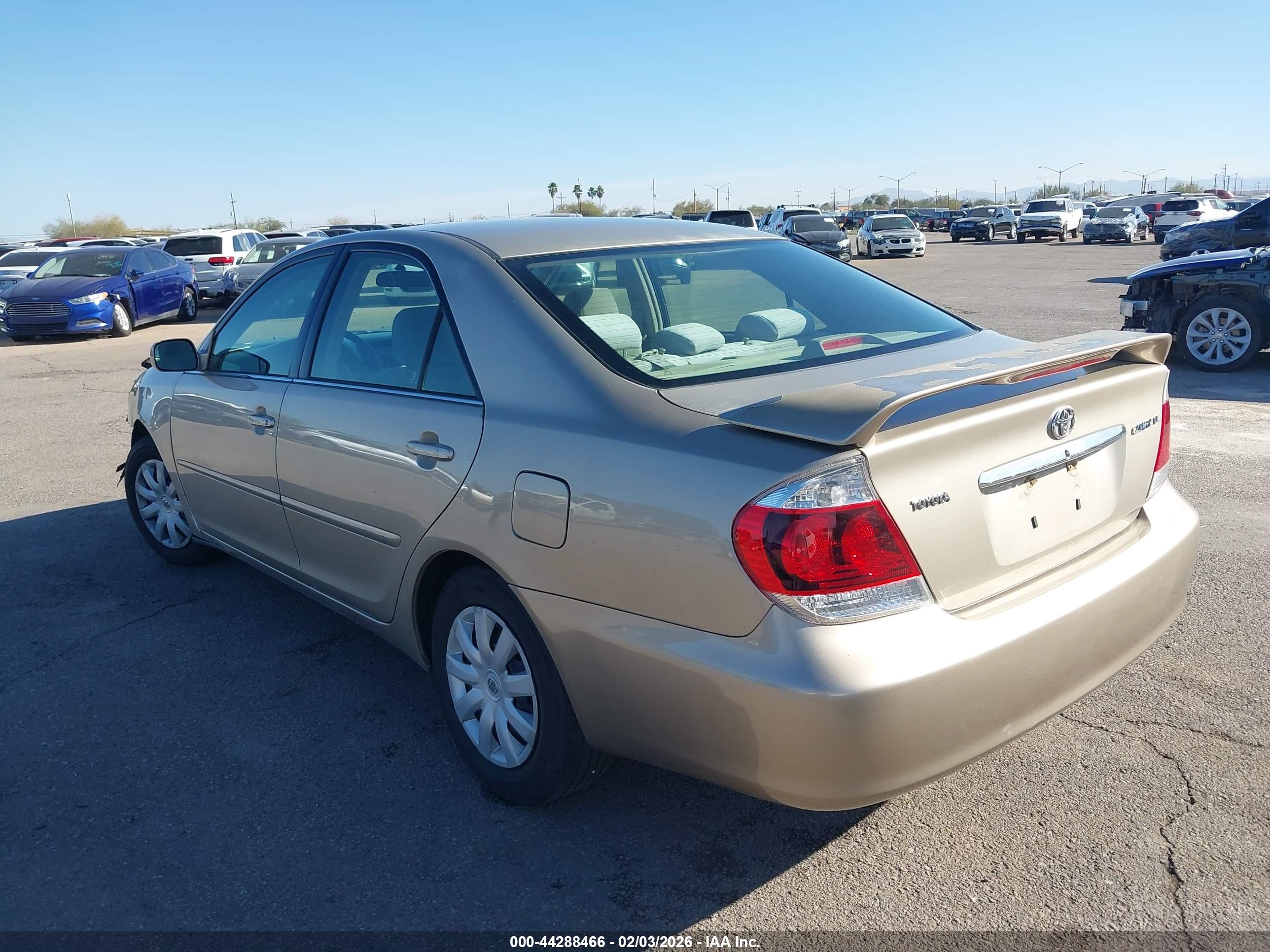 TOYOTA CAMRY image 3