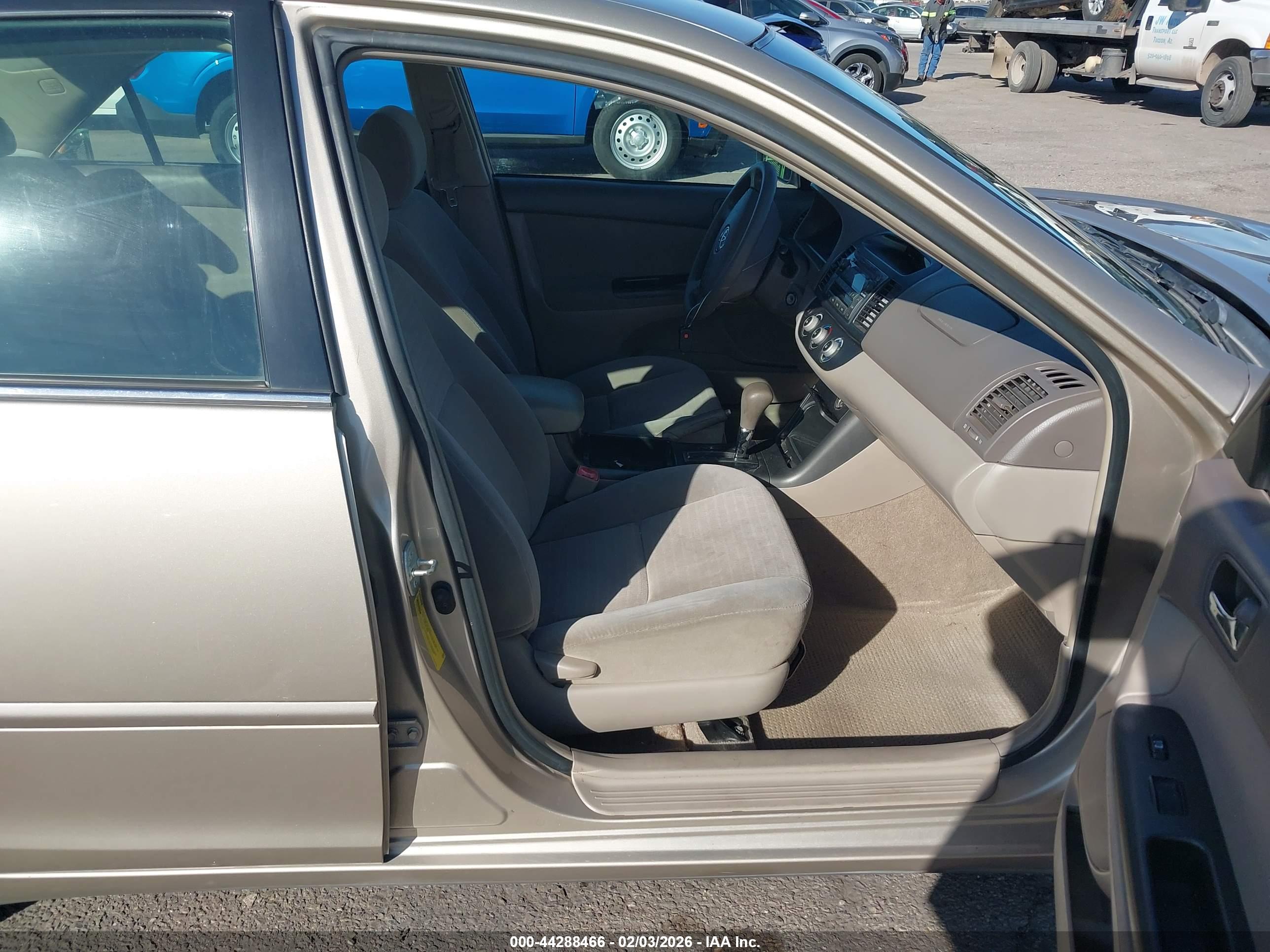 TOYOTA CAMRY image 5