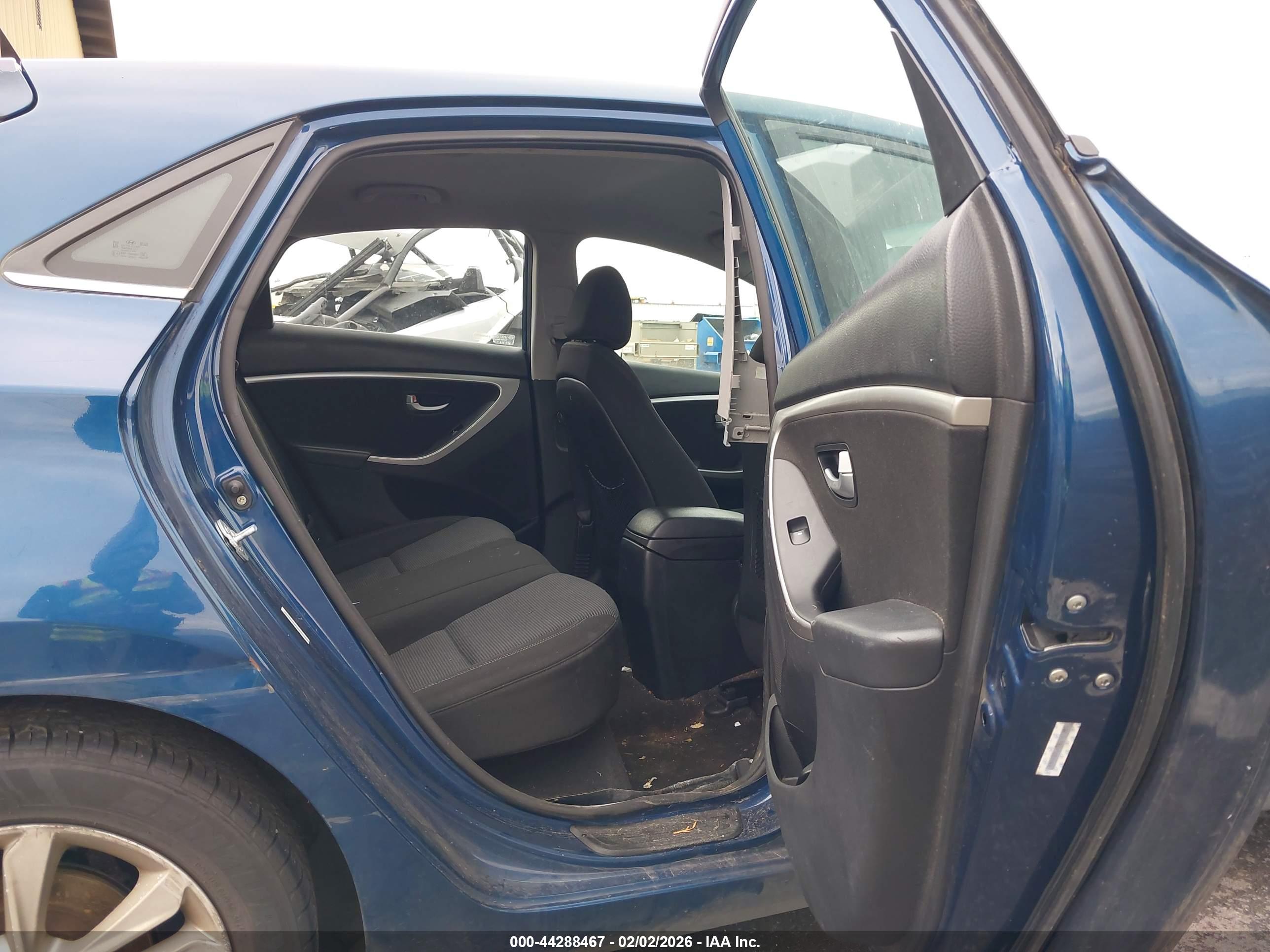 HYUNDAI ELANTRA image 8