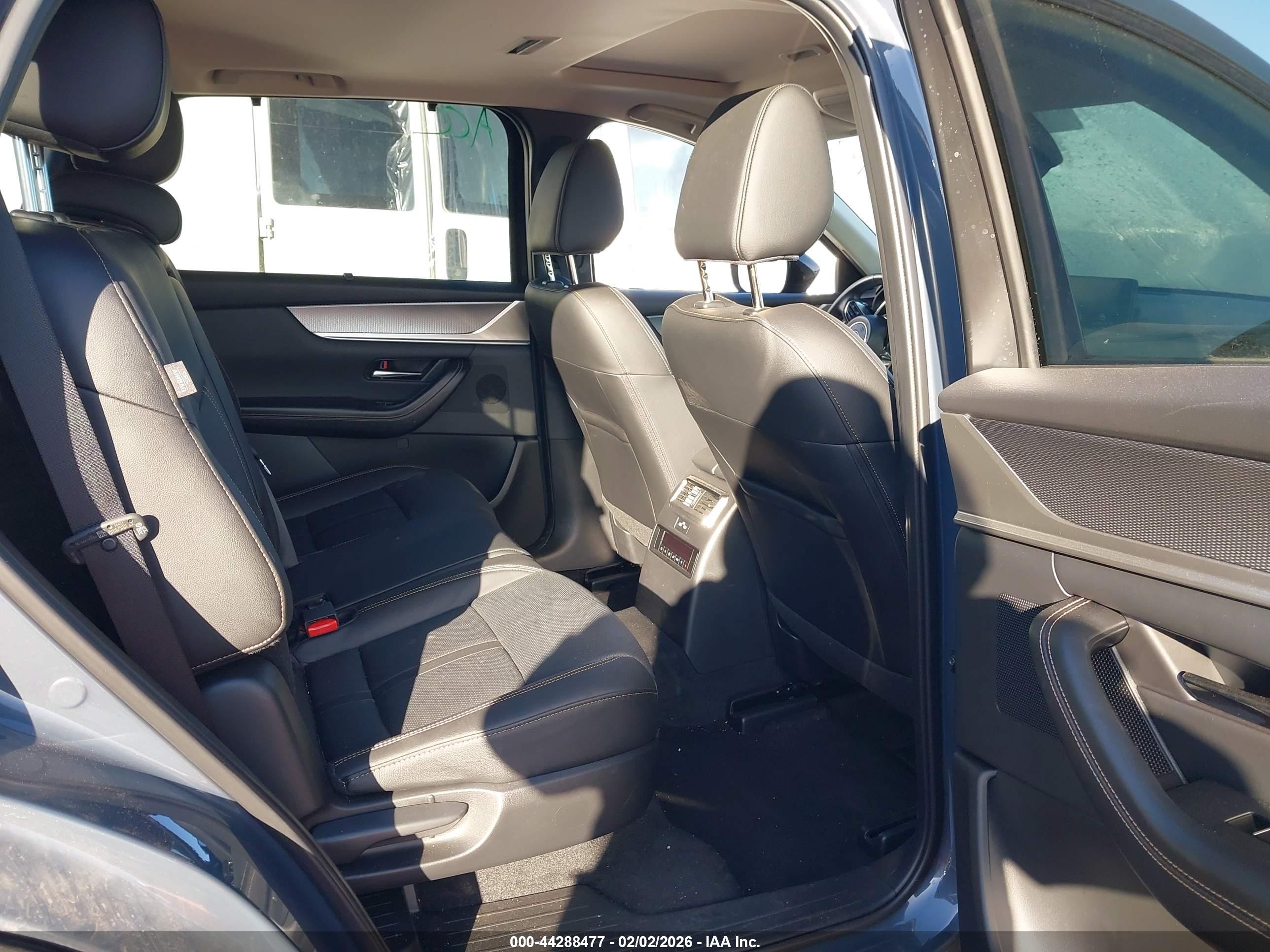 MAZDA CX-70 image 8