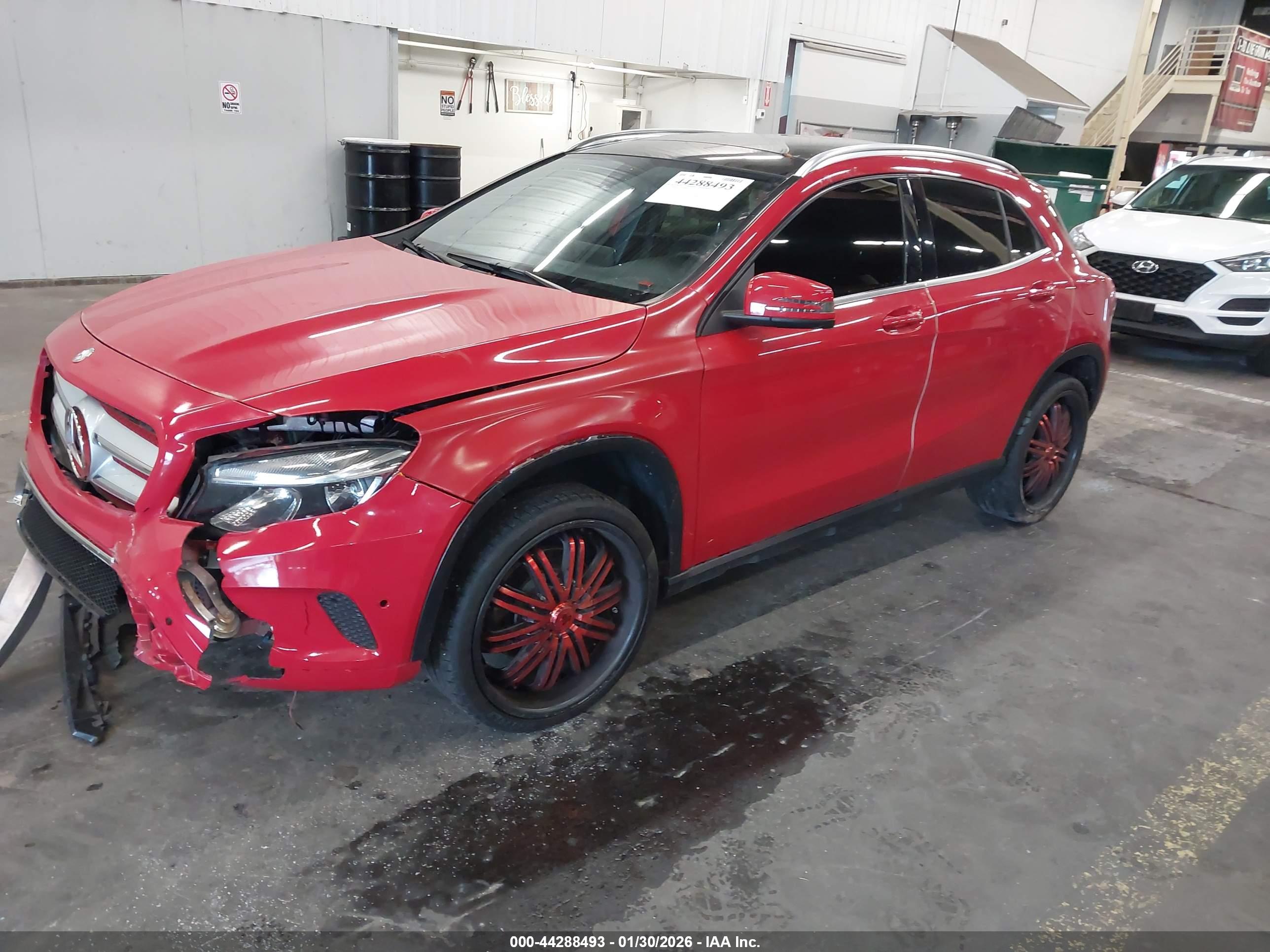 MERCEDES-BENZ GLA image 2