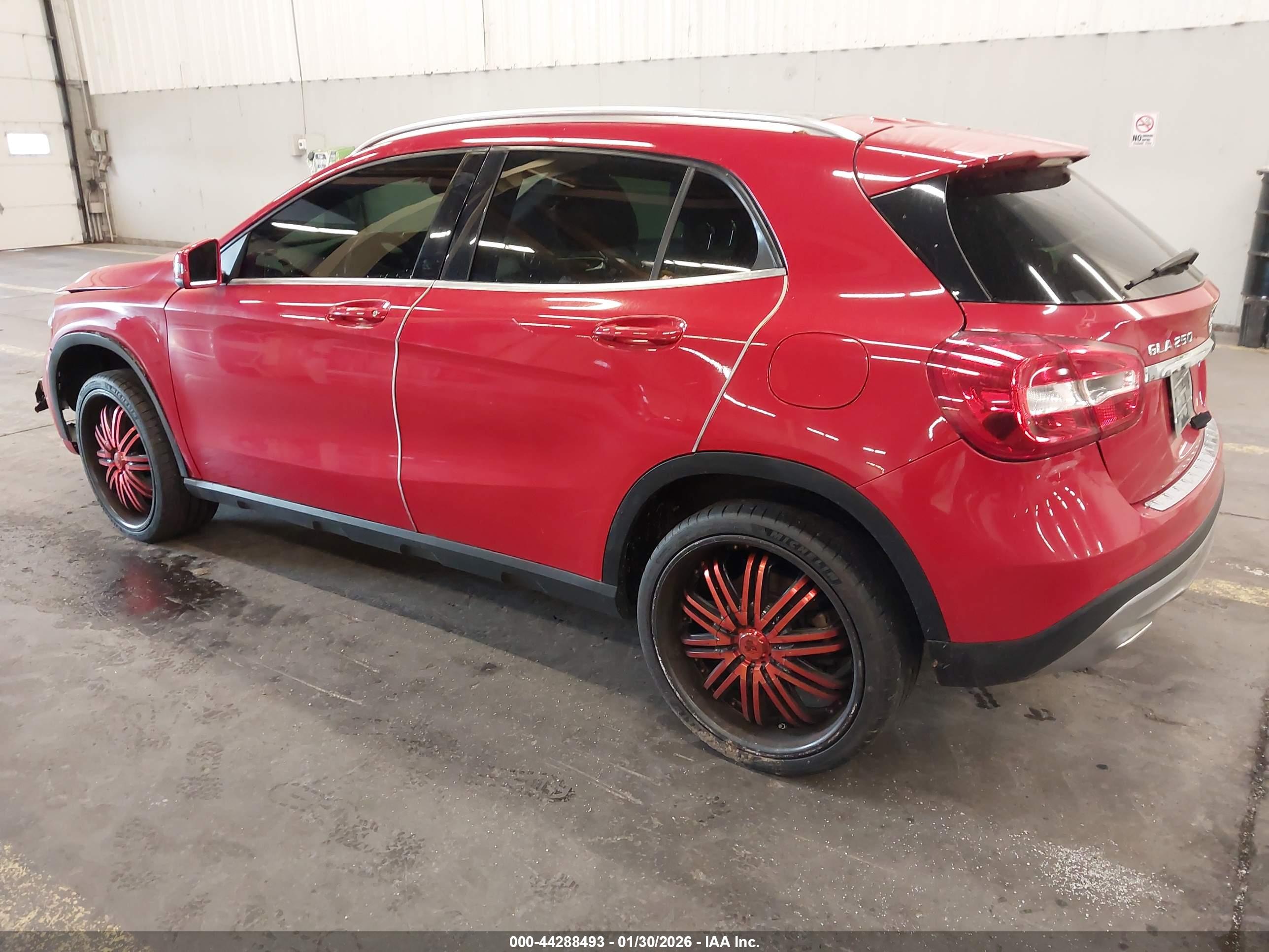 MERCEDES-BENZ GLA image 3