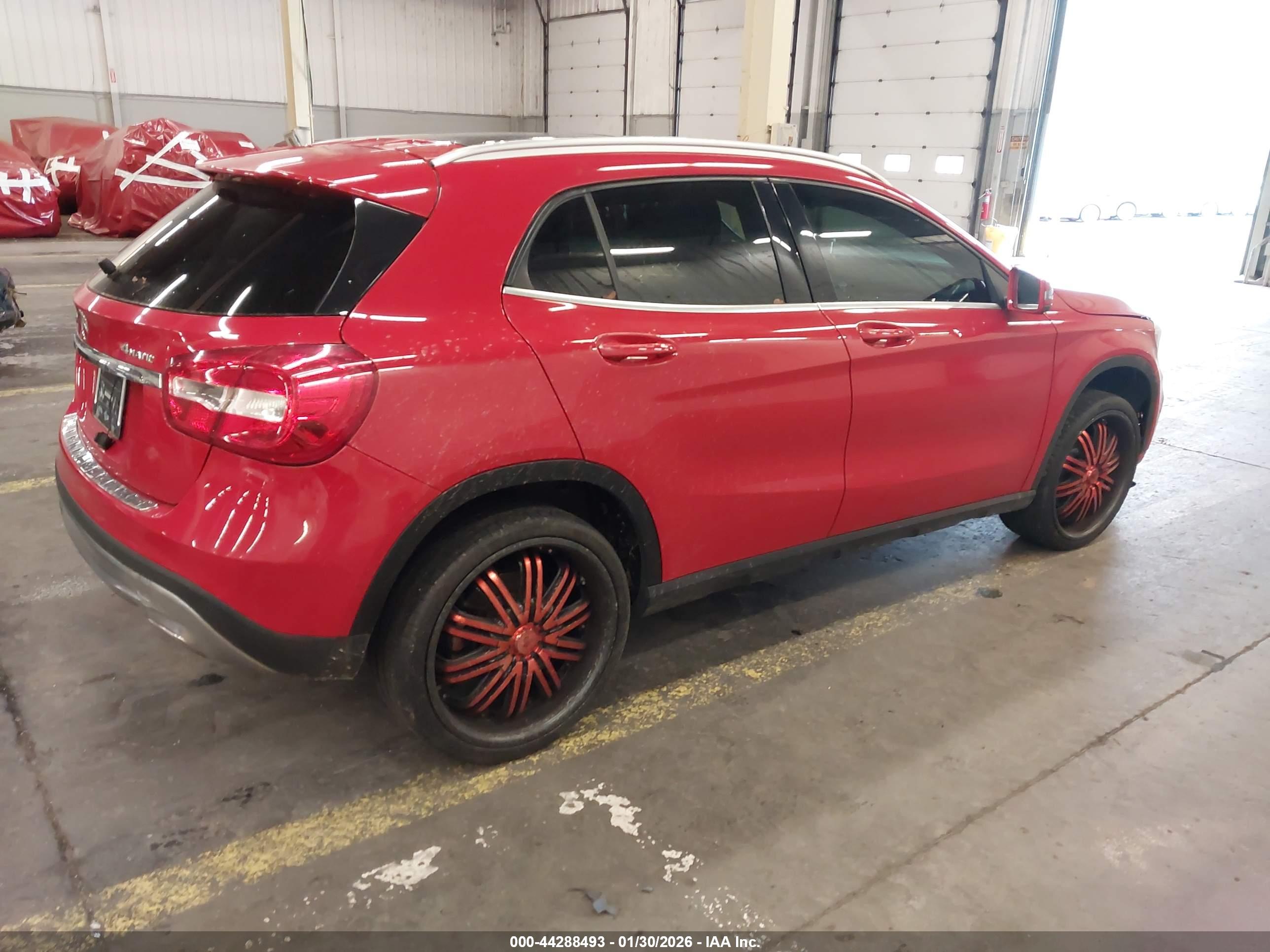 MERCEDES-BENZ GLA image 4