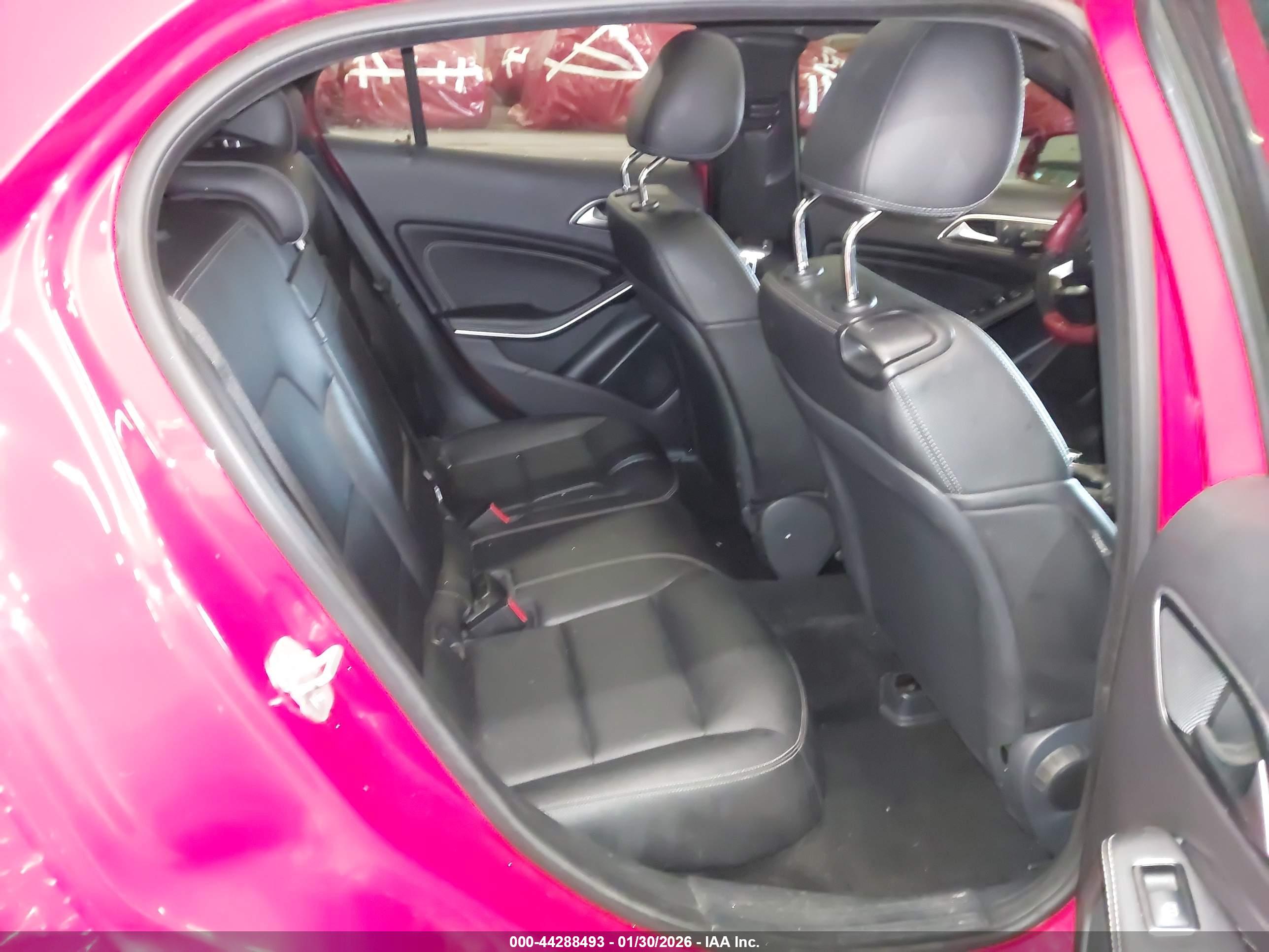 MERCEDES-BENZ GLA image 8