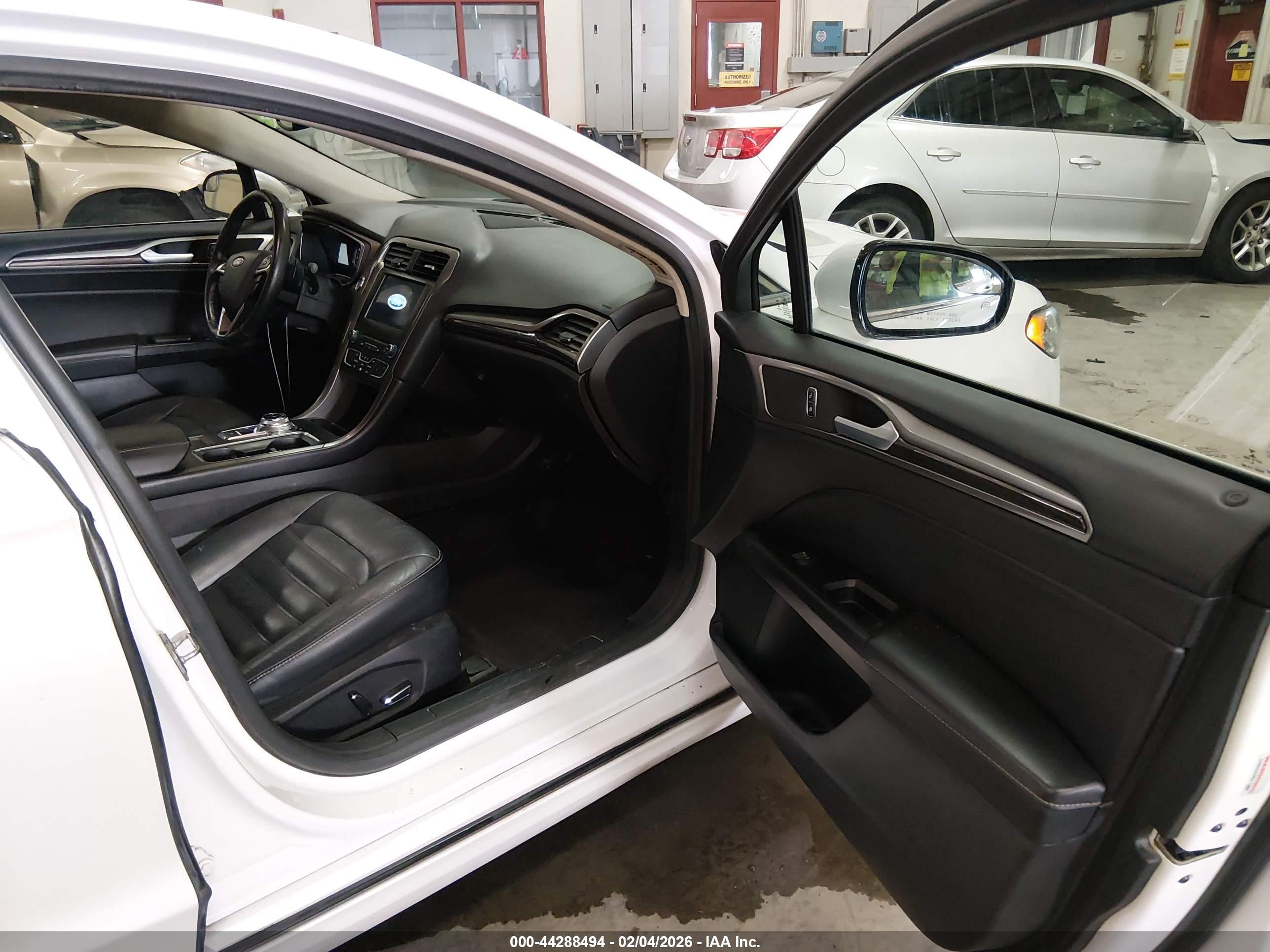 FORD FUSION image 5