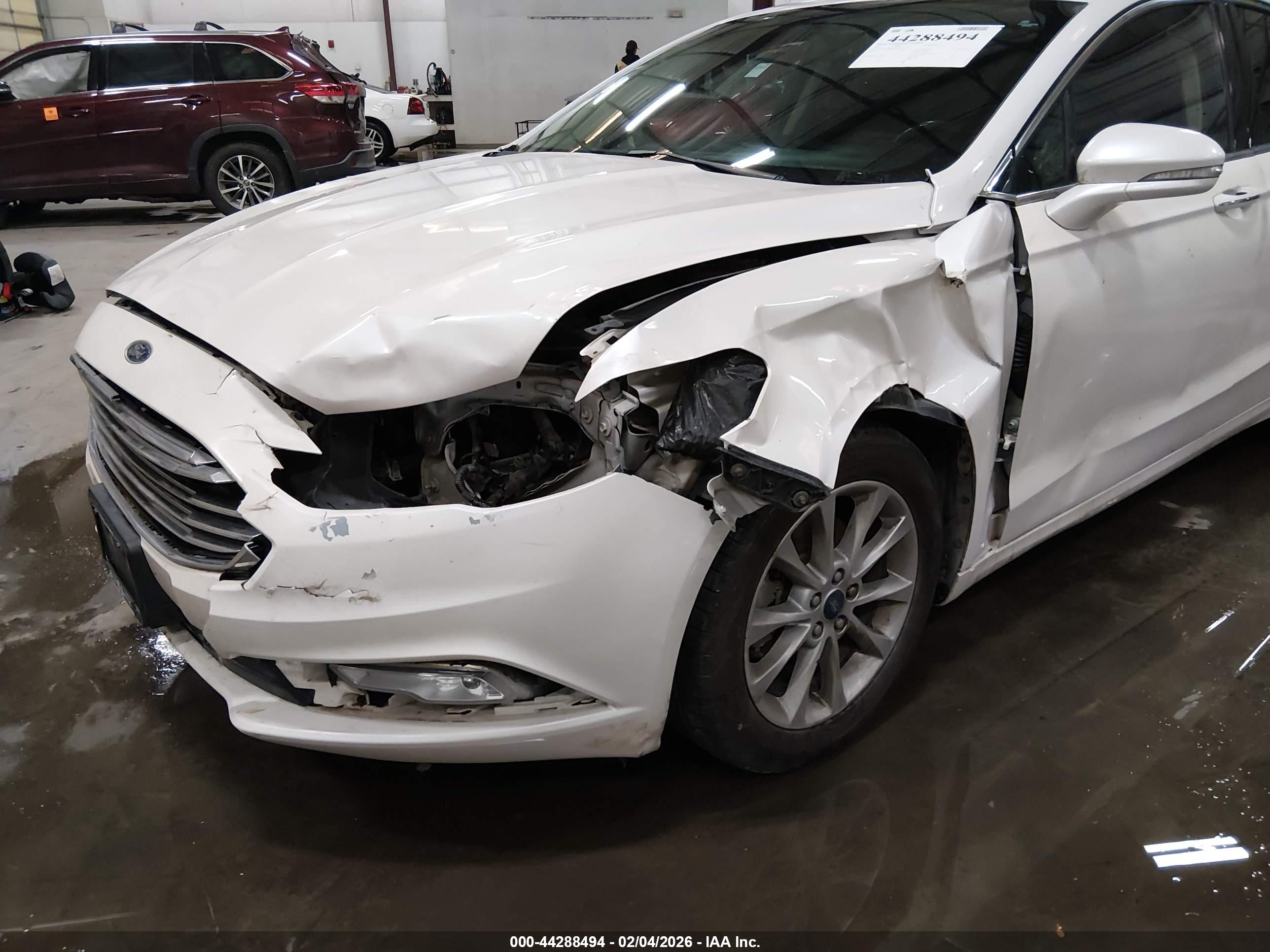FORD FUSION image 6