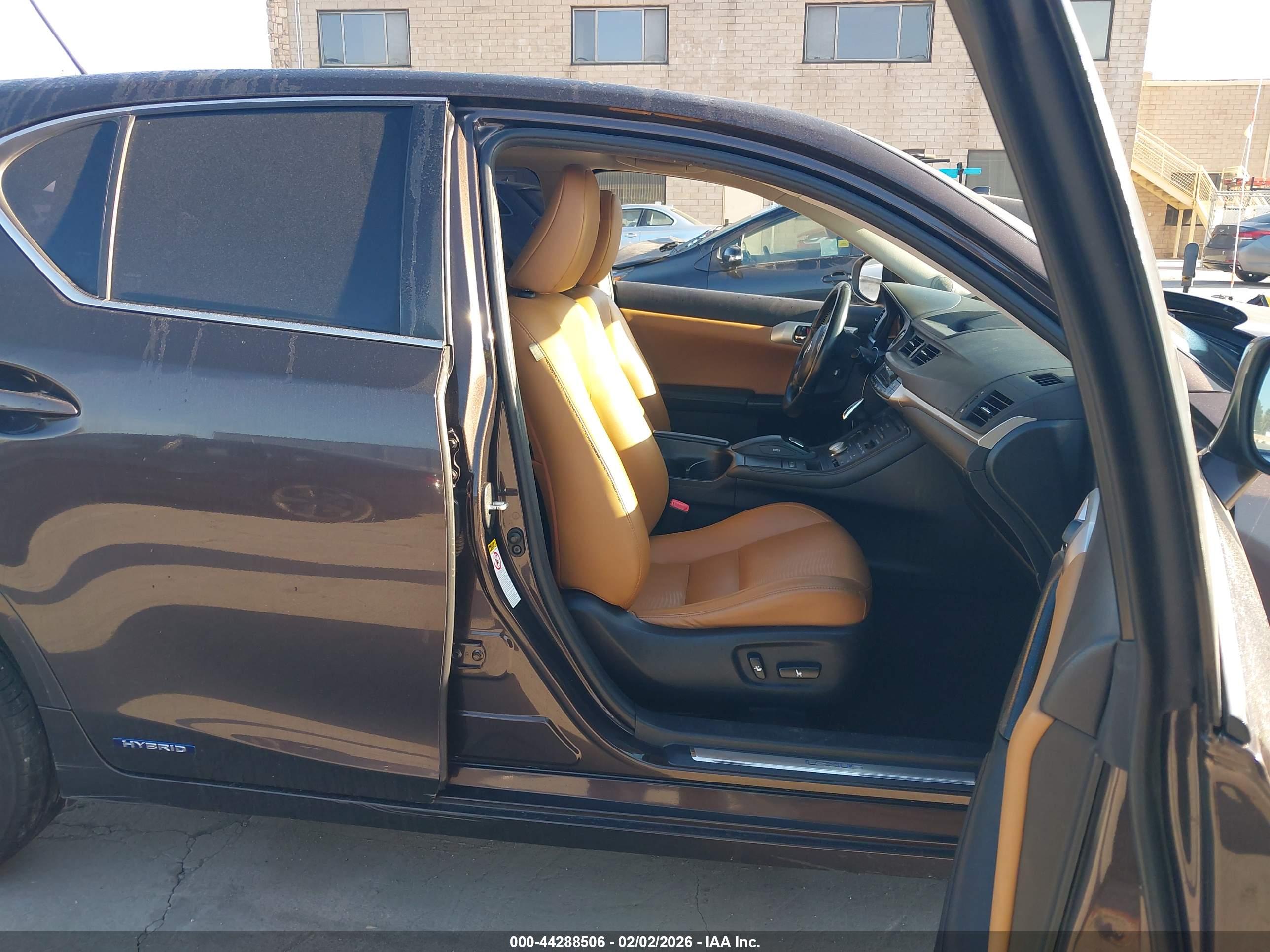 LEXUS CT image 5
