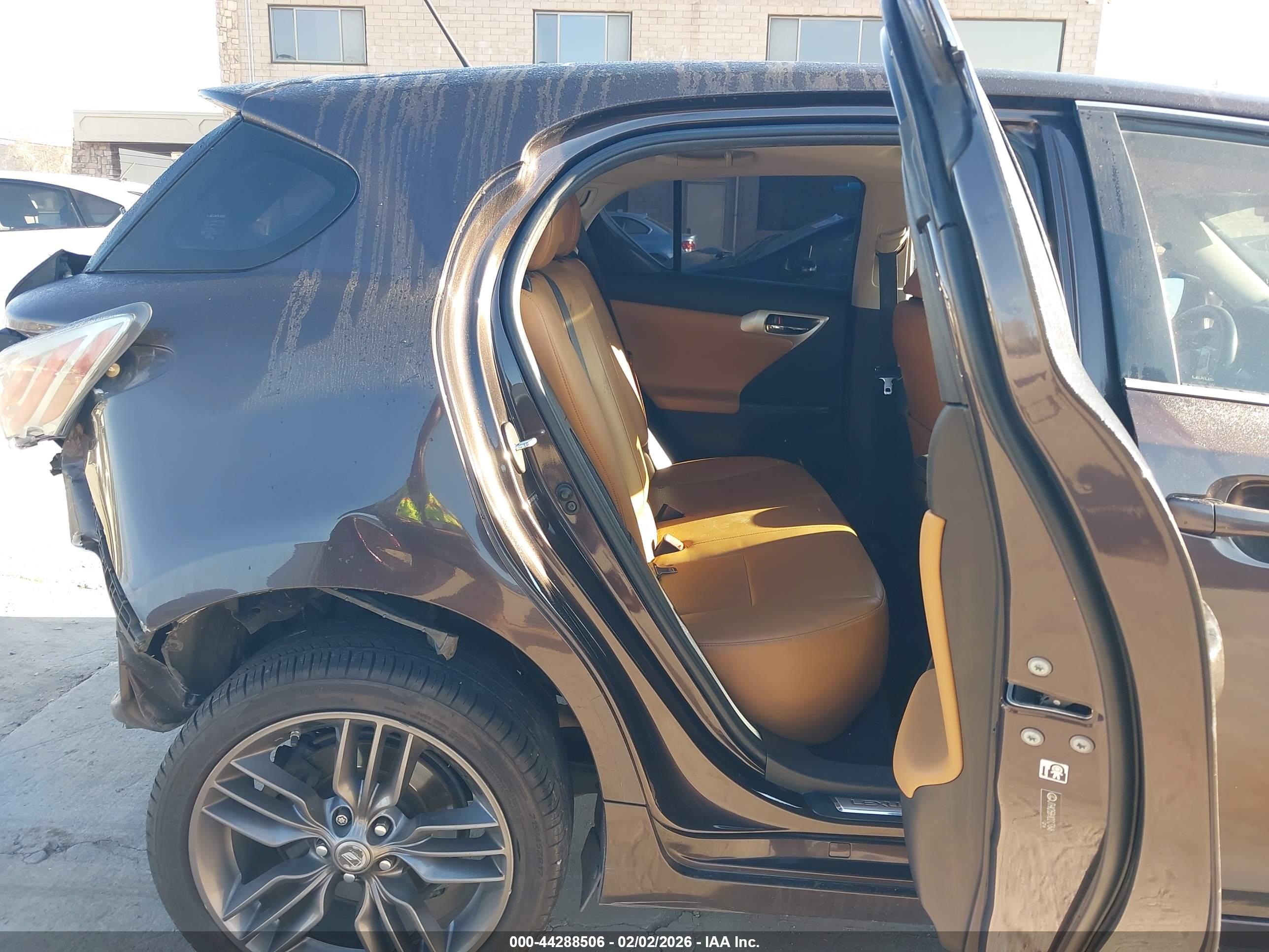 LEXUS CT image 8