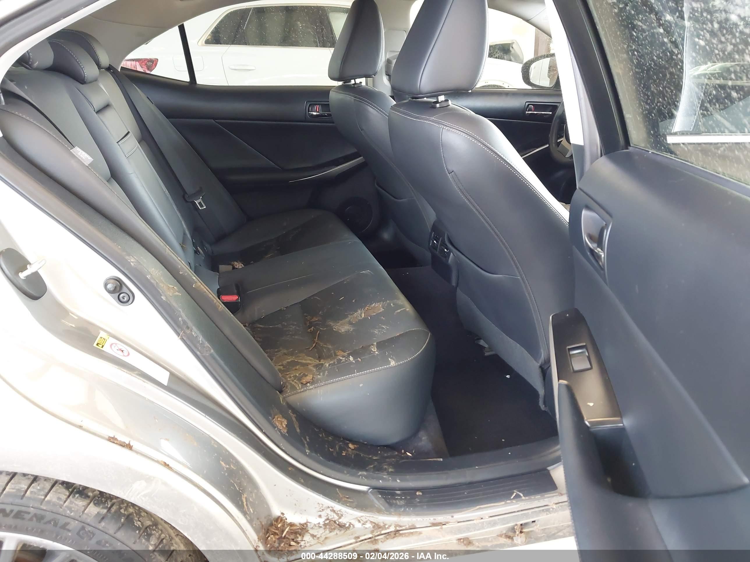 LEXUS IS image 8