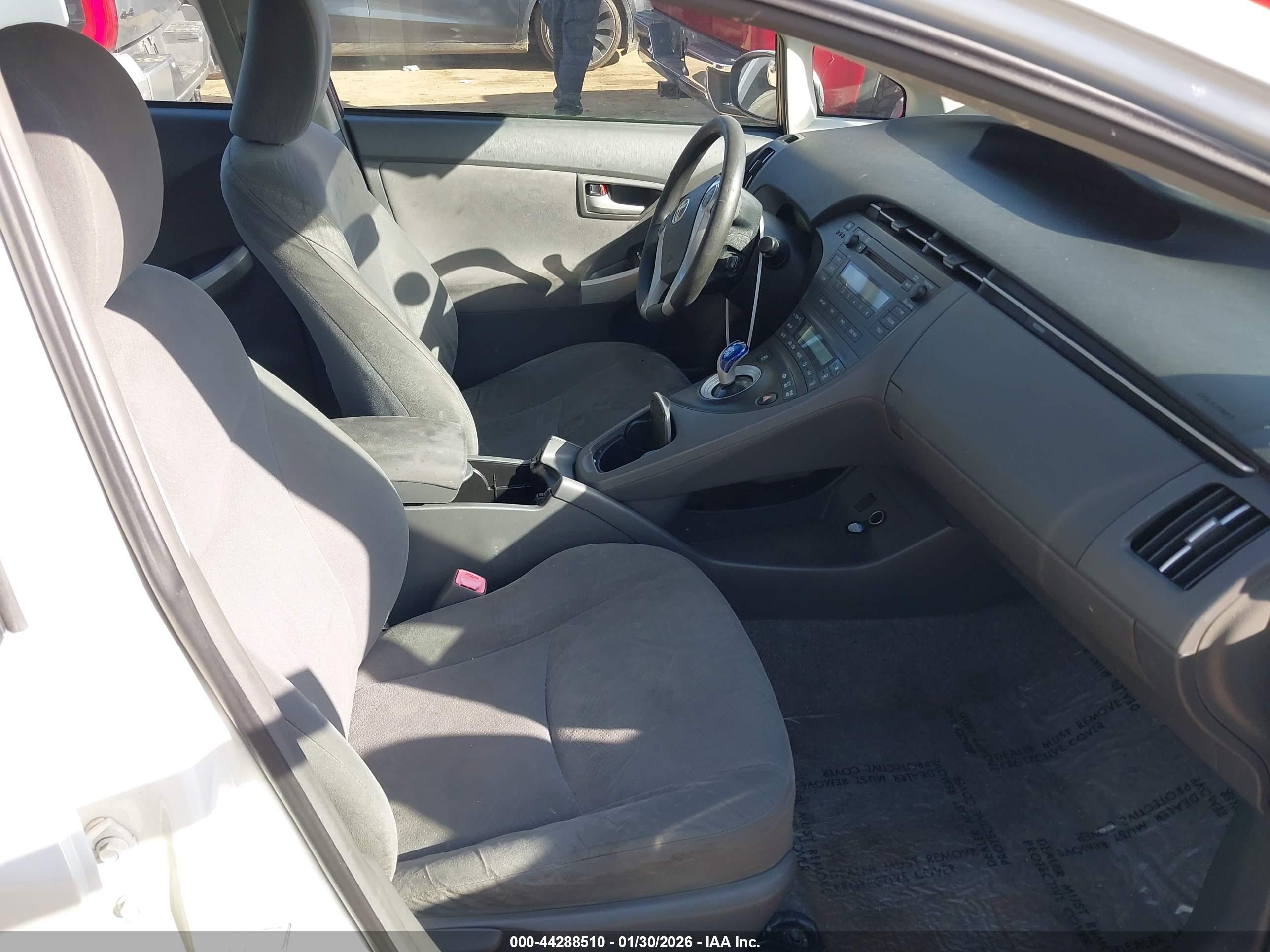 TOYOTA PRIUS image 5