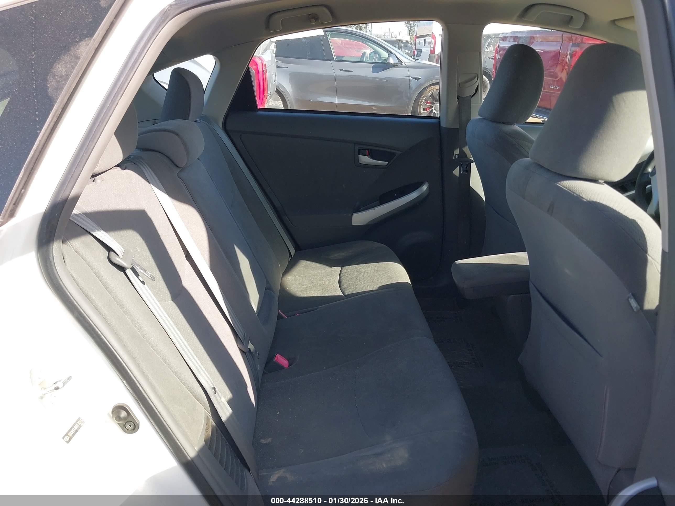 TOYOTA PRIUS image 8