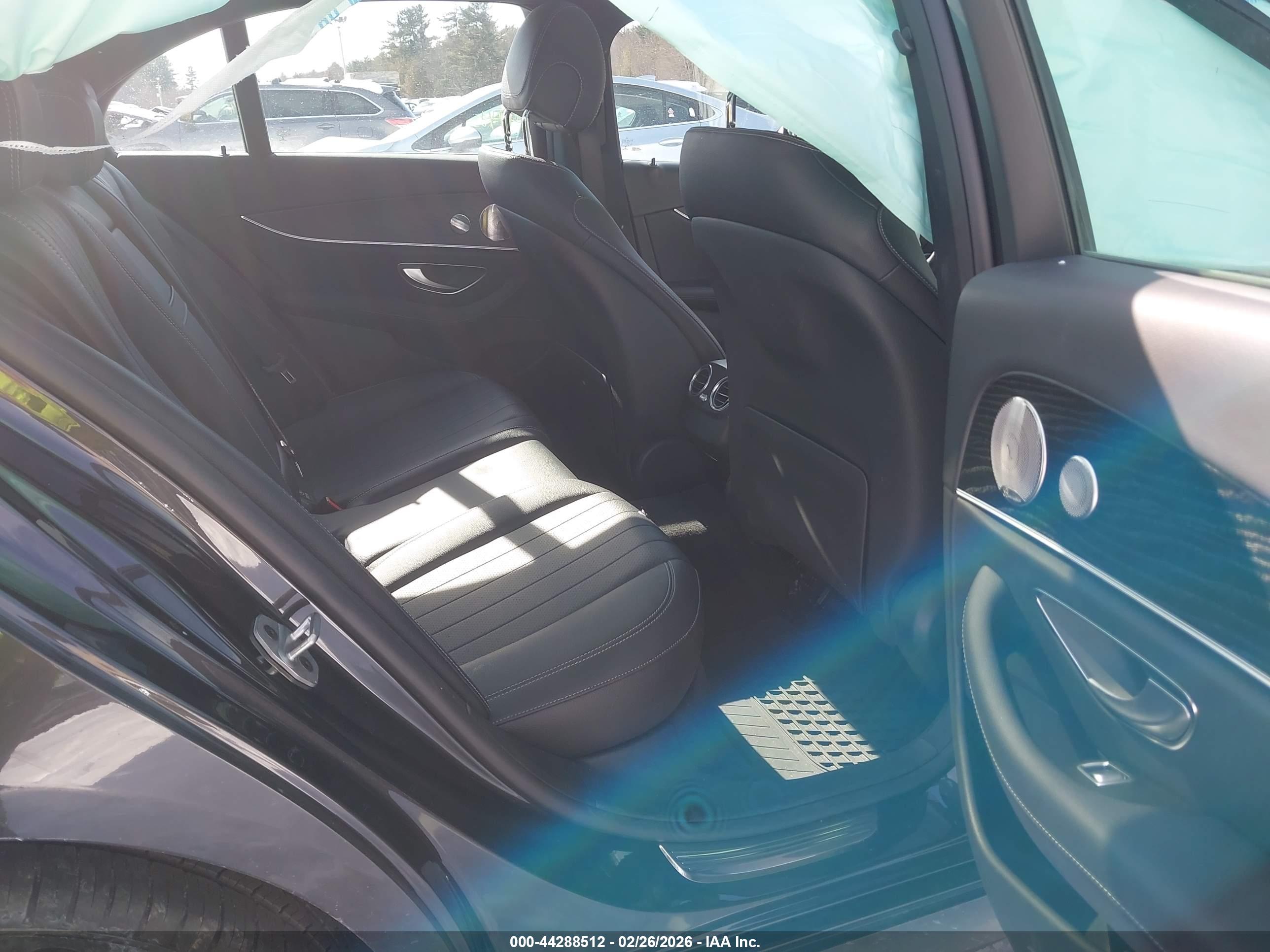 MERCEDES-BENZ E image 8