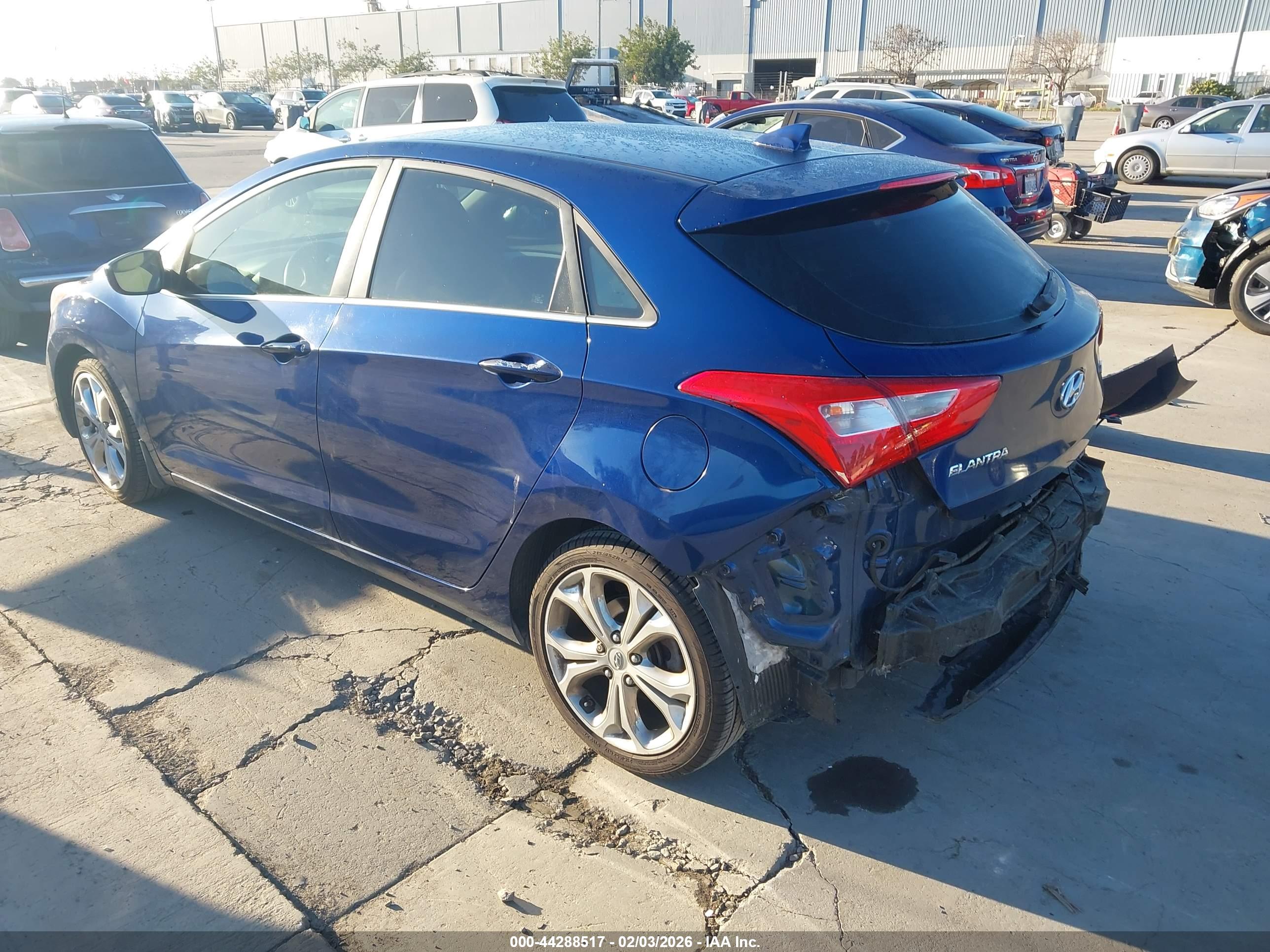 HYUNDAI ELANTRA image 3