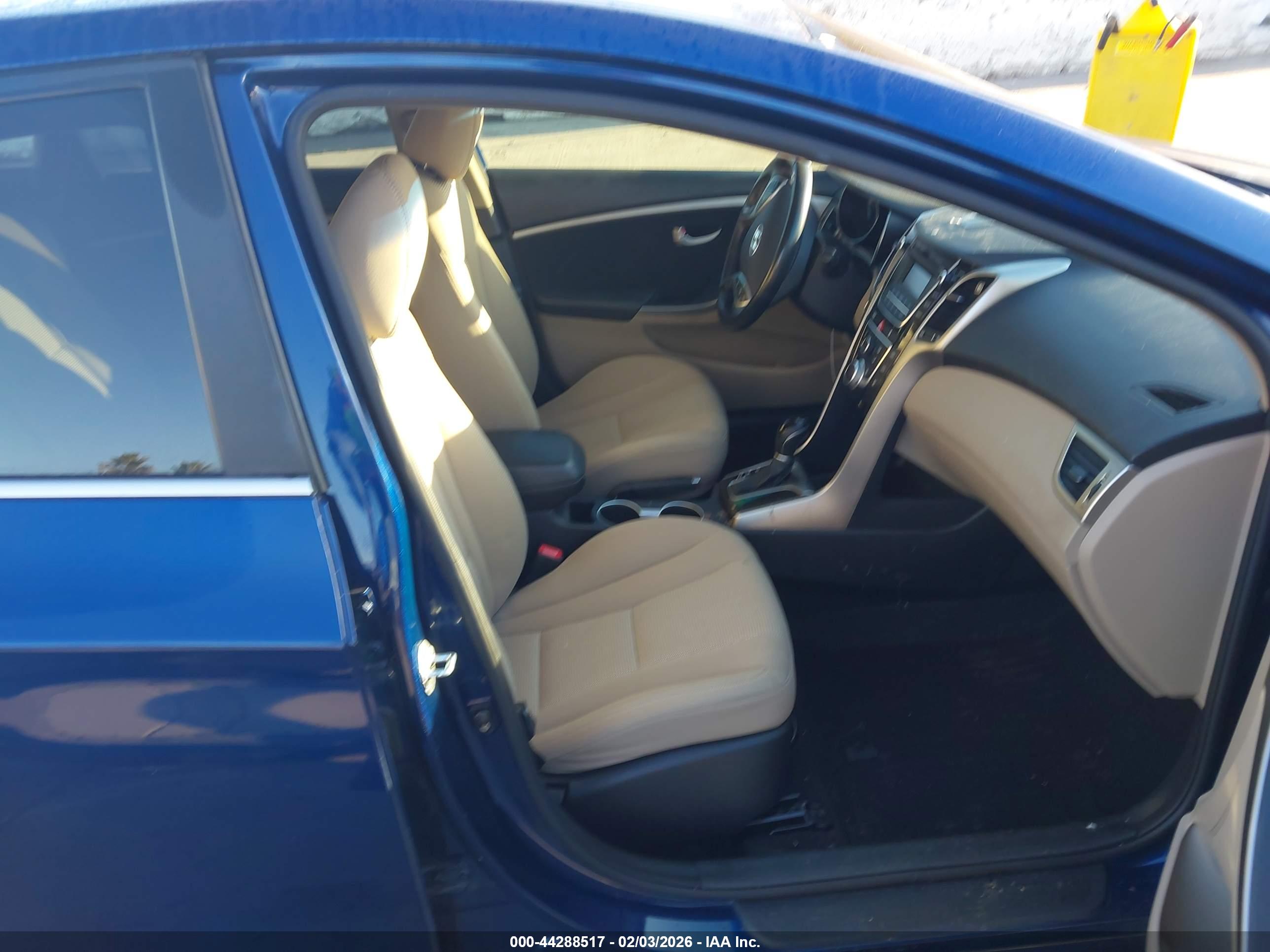 HYUNDAI ELANTRA image 5