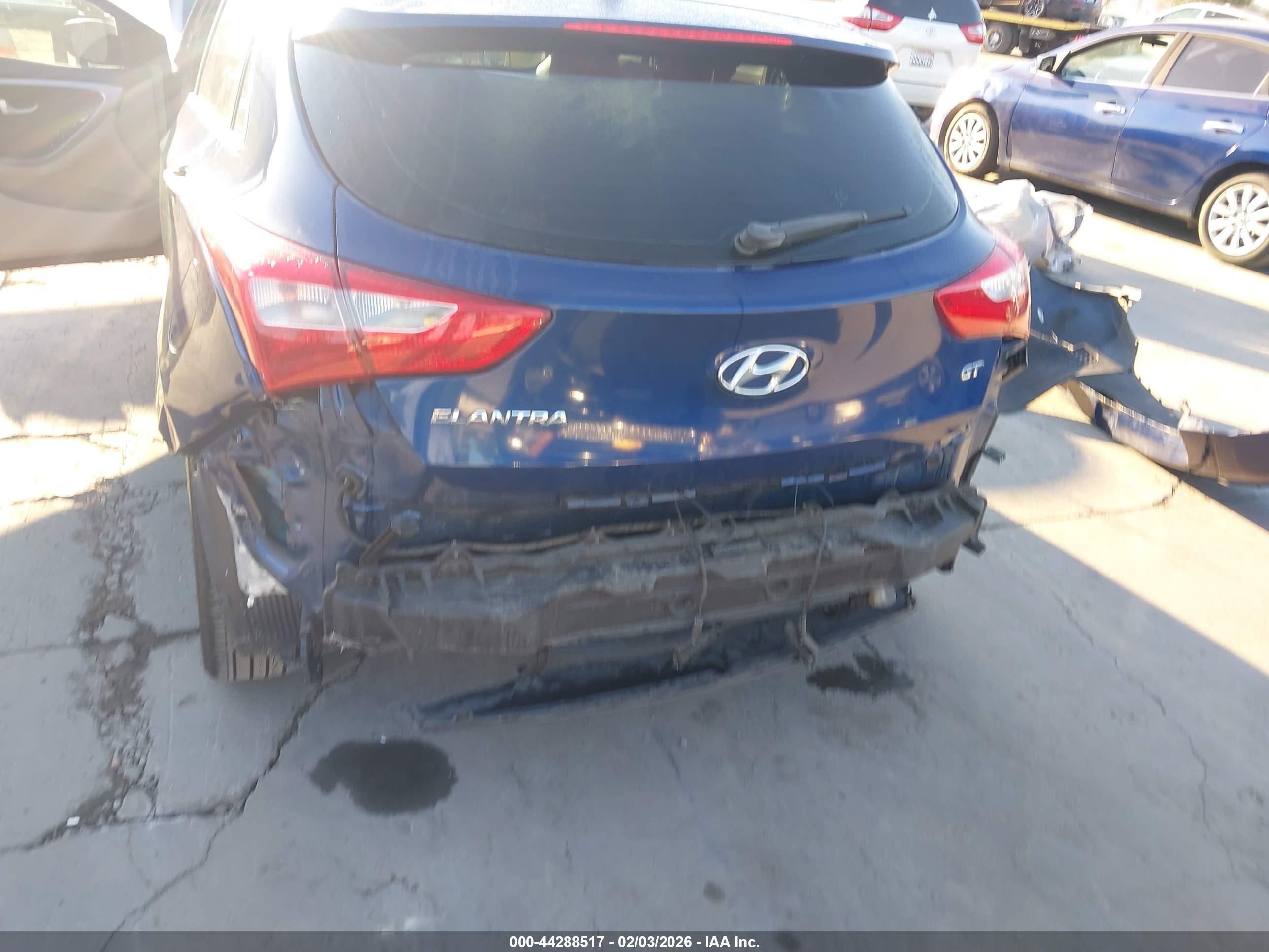 HYUNDAI ELANTRA image 6