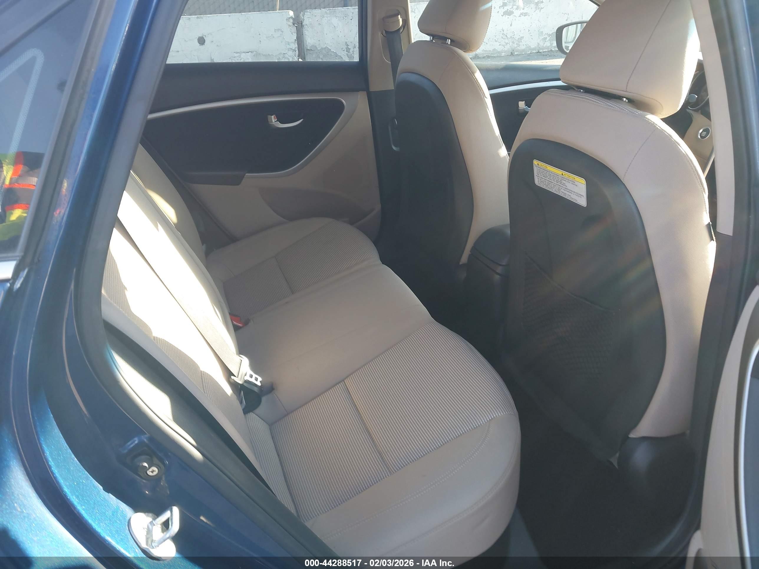 HYUNDAI ELANTRA image 8