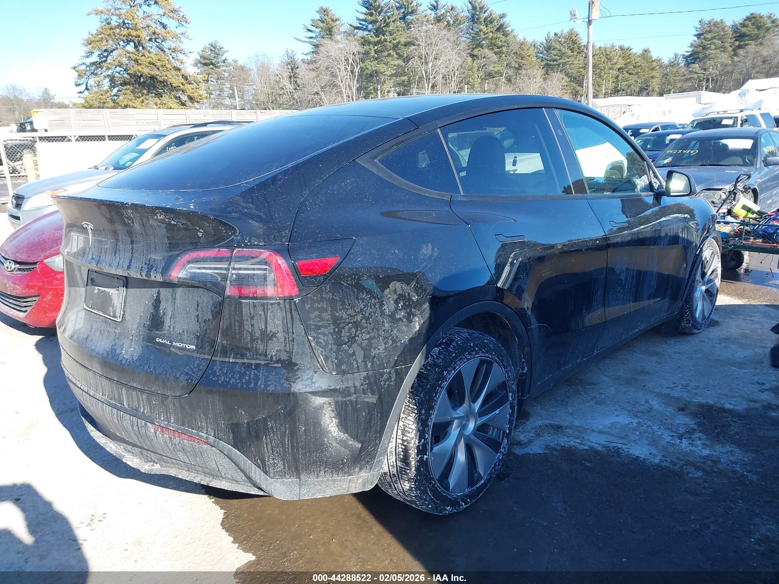 TESLA MODEL image 4