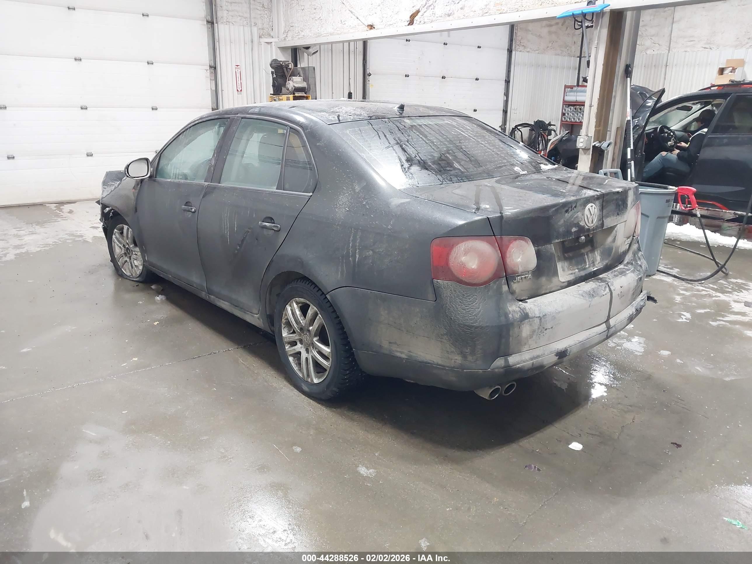 VOLKSWAGEN JETTA image 3