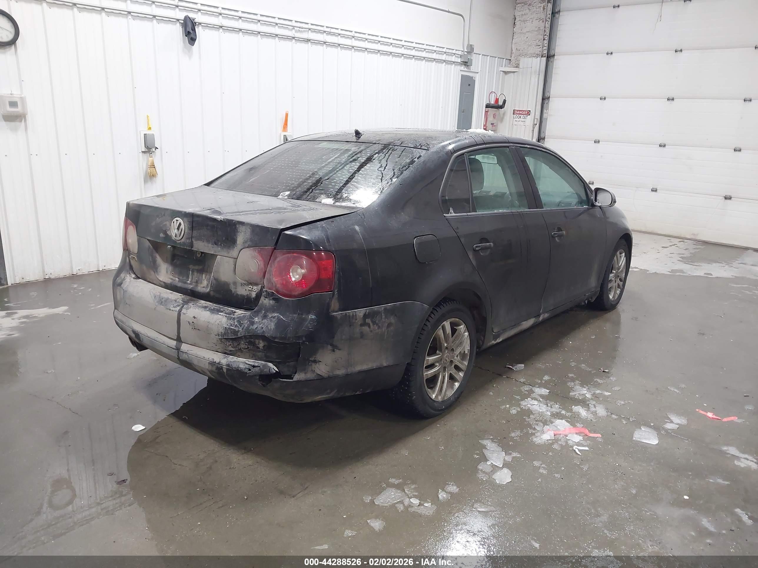 VOLKSWAGEN JETTA image 4