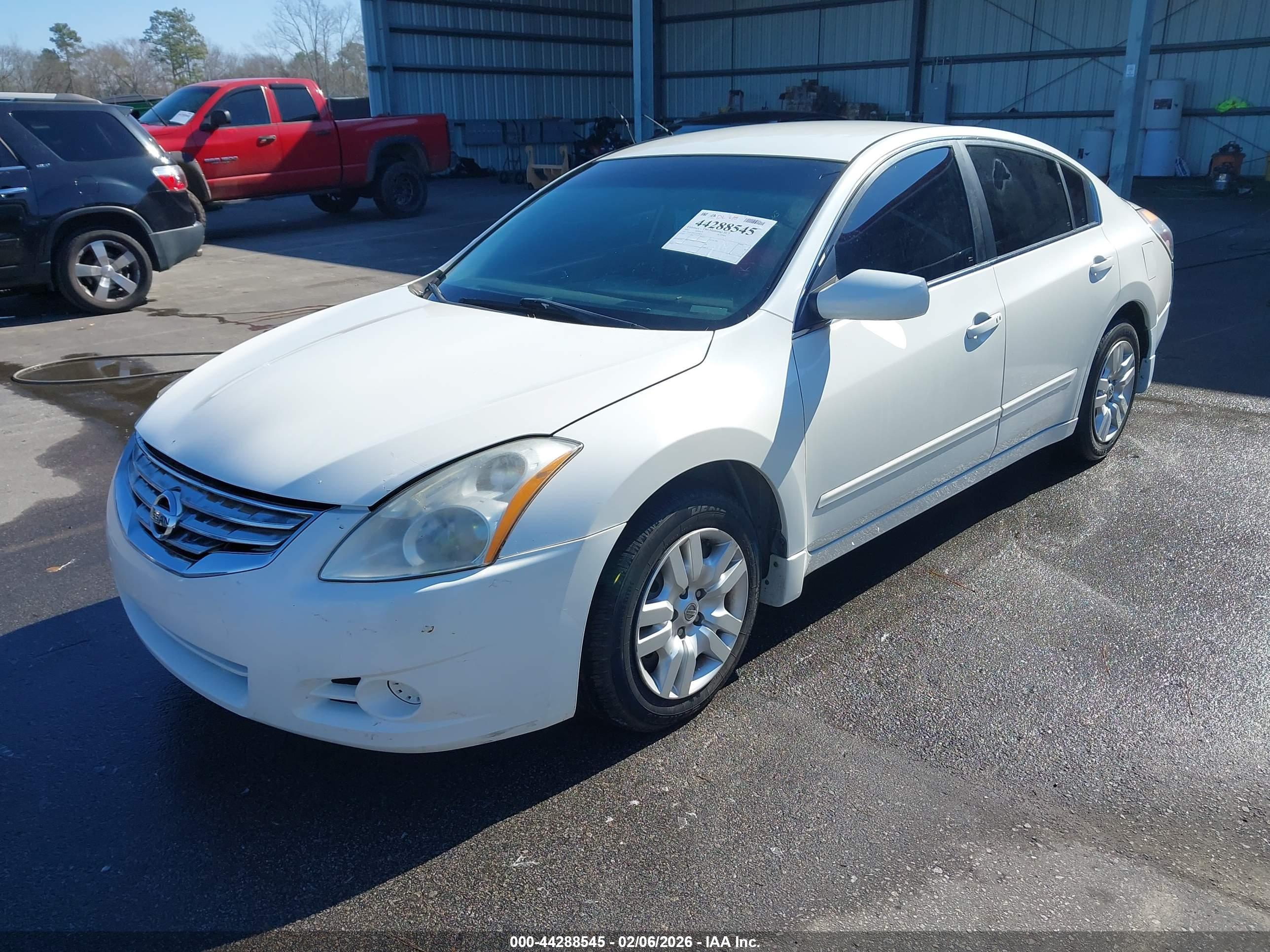 NISSAN ALTIMA image 2