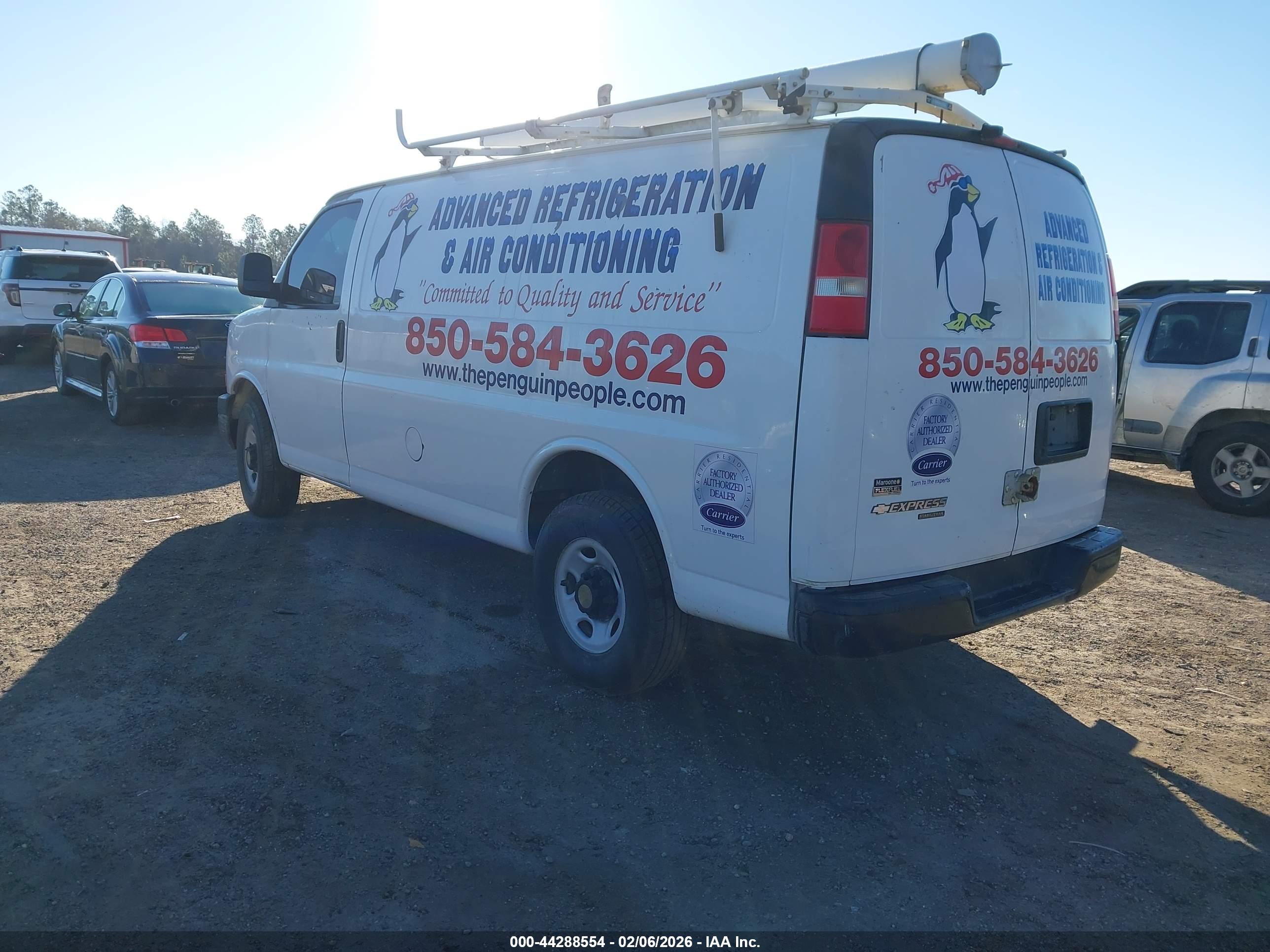 CHEVROLET EXPRESS image 3