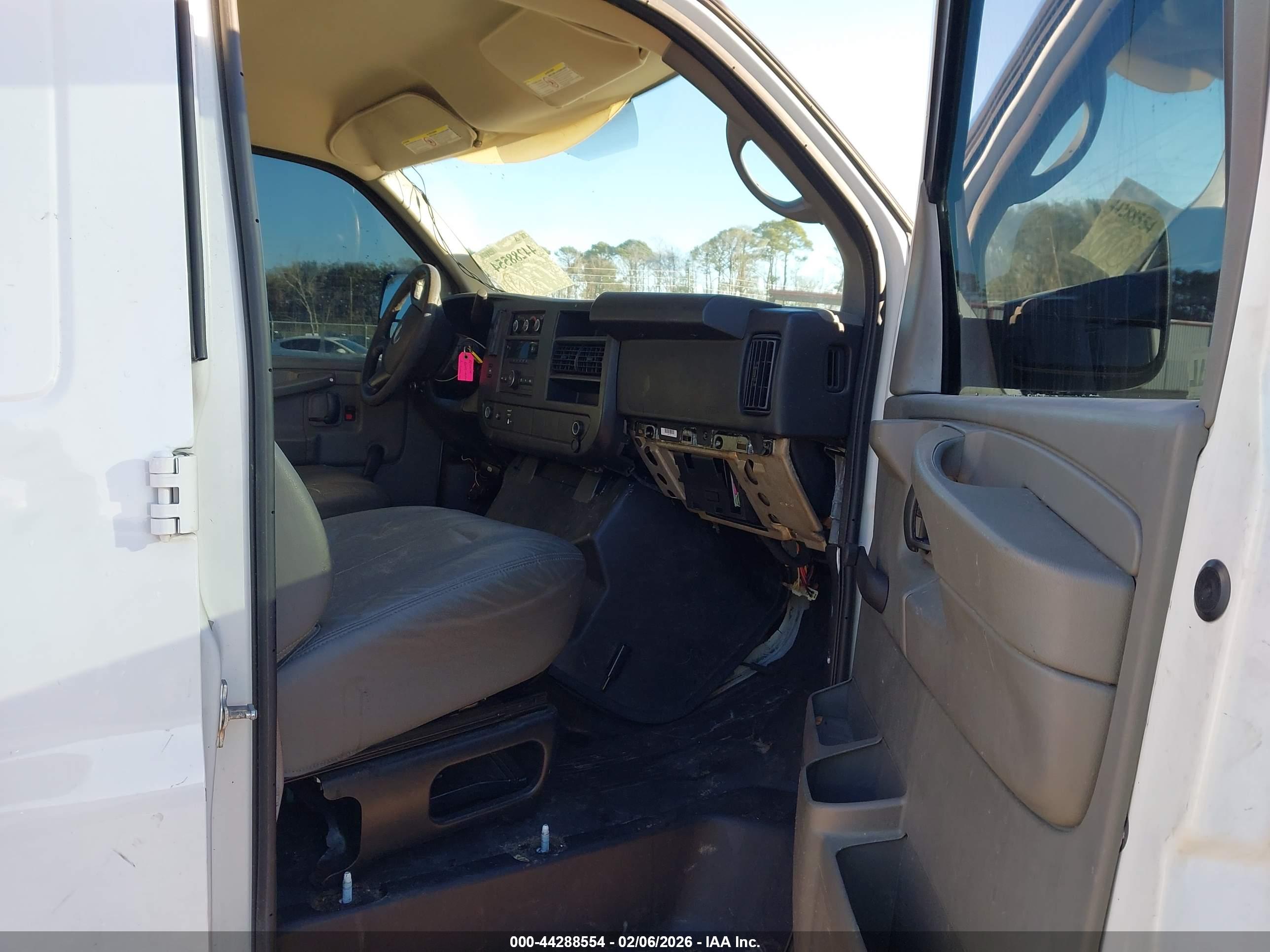 CHEVROLET EXPRESS image 5
