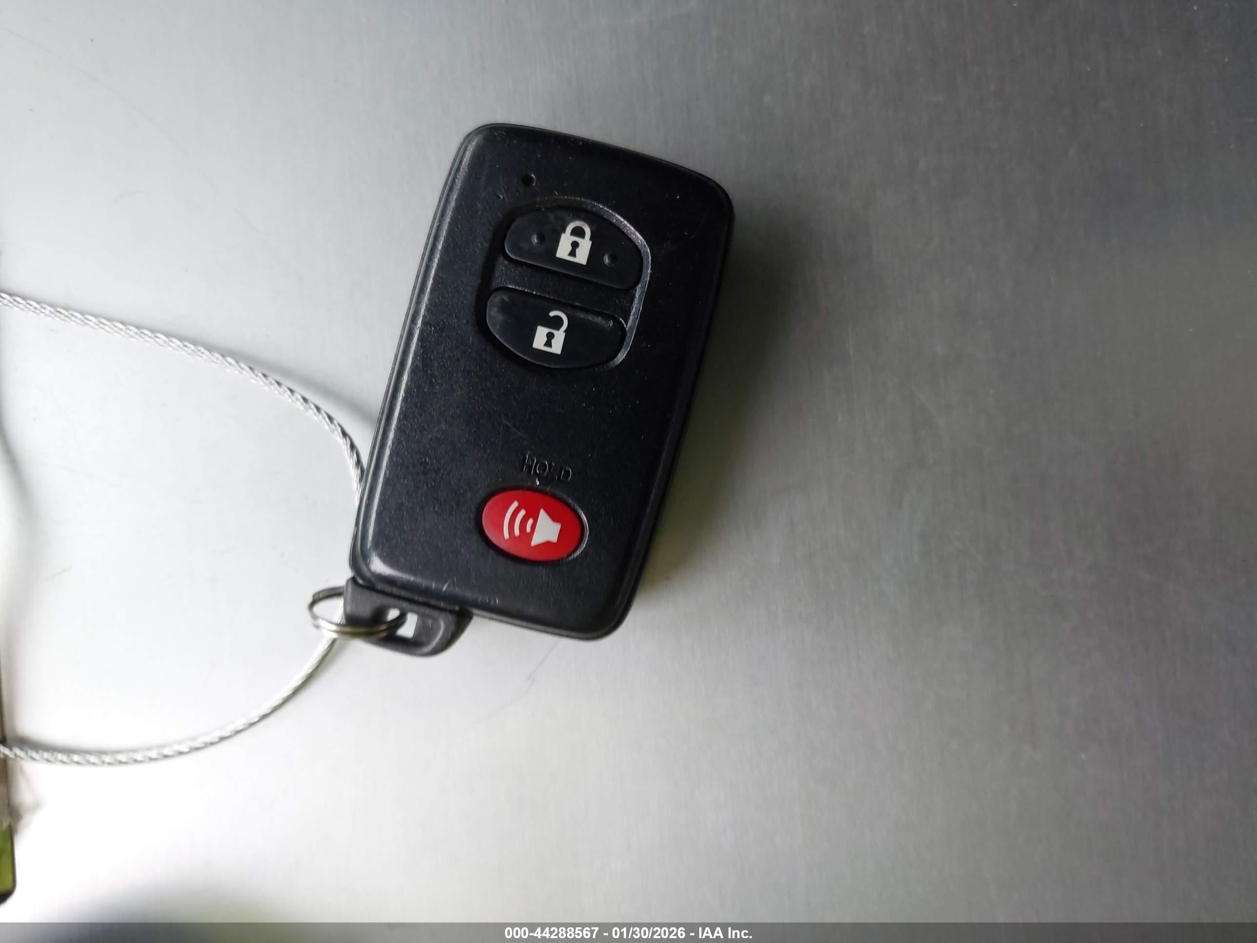 TOYOTA PRIUS image 11